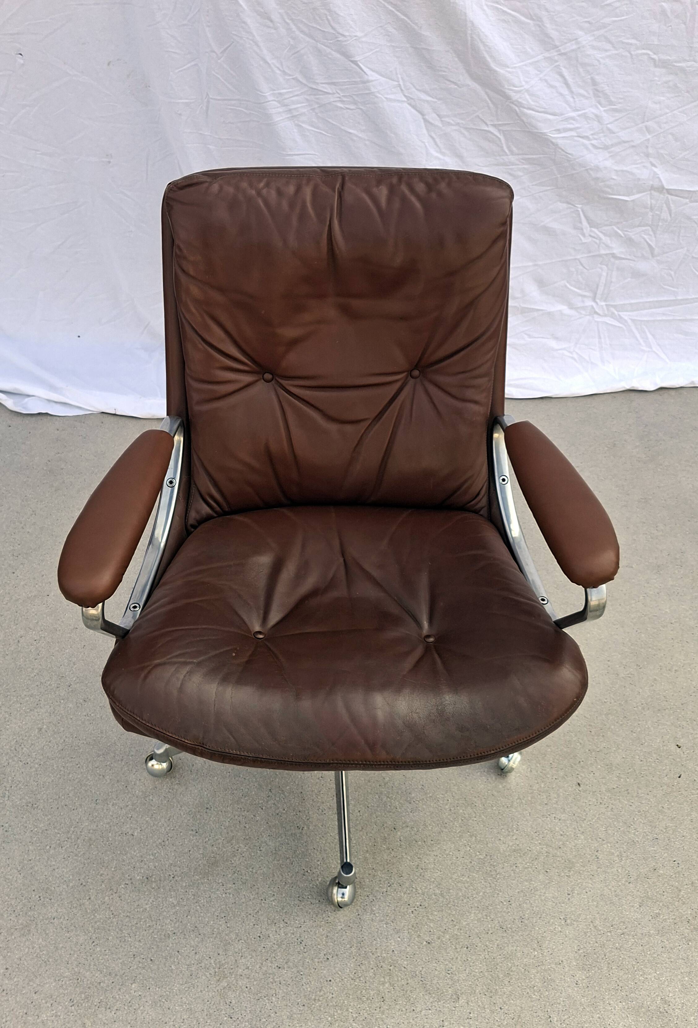 Tobacco leather office chair