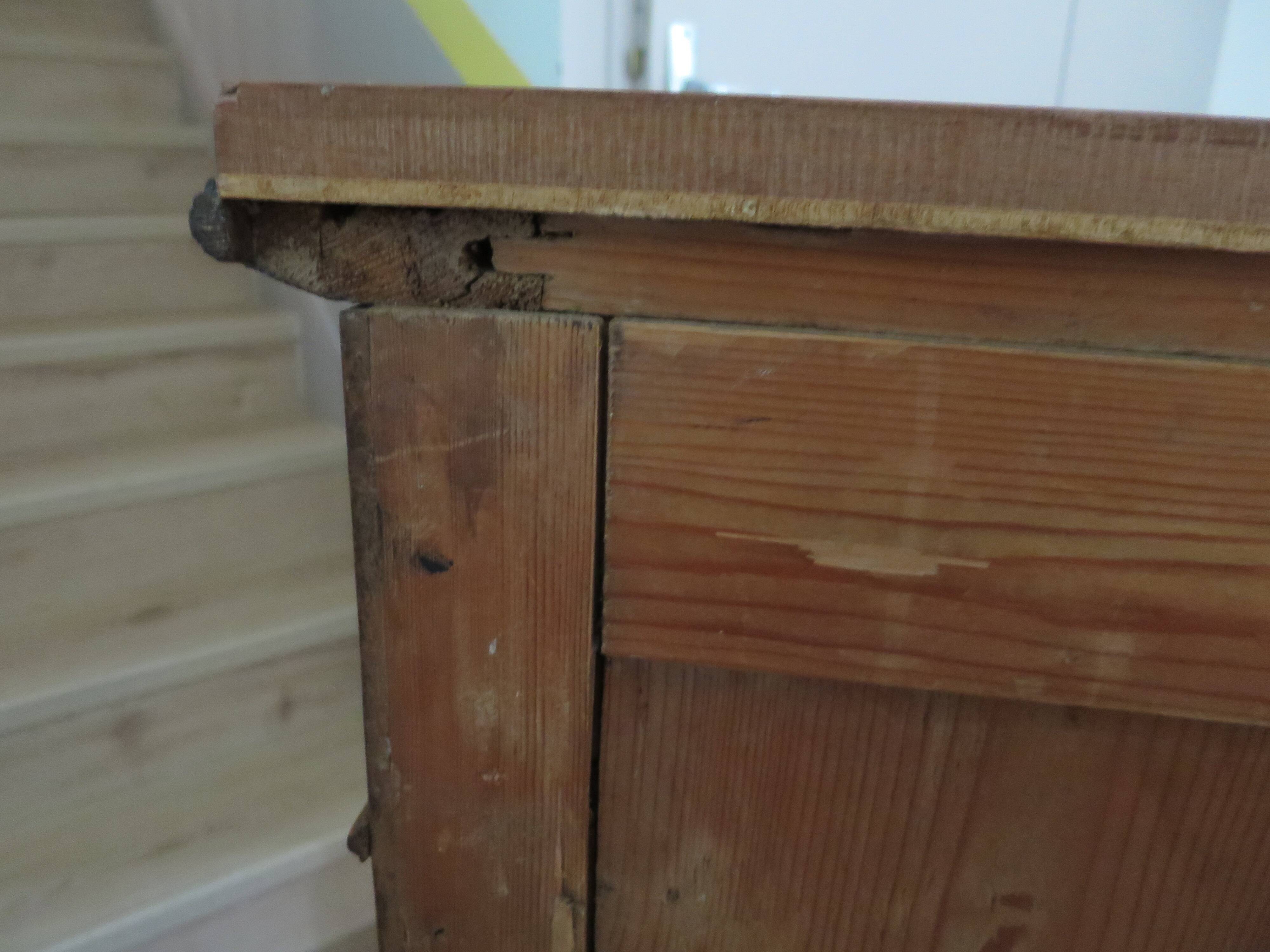 Rare - Pretty old chest of drawers with 4 drawers and 3 locks - In walnut - 1930