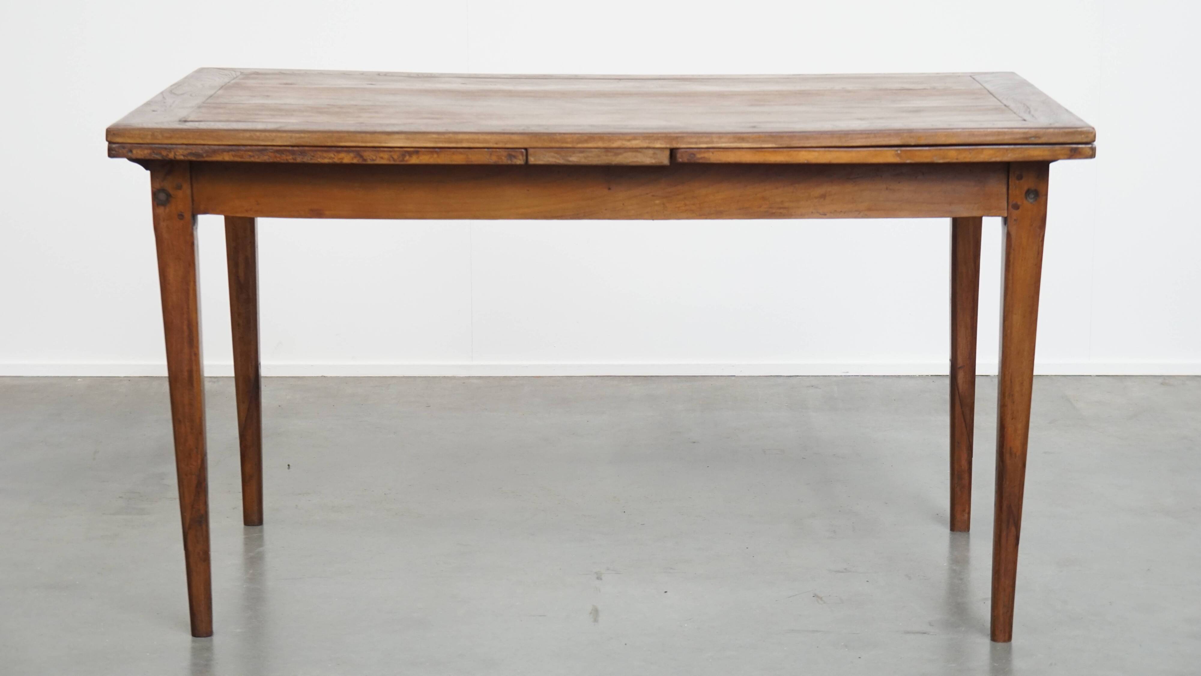 English Antique Extendable Dining Table in Elm and Cherry Wood