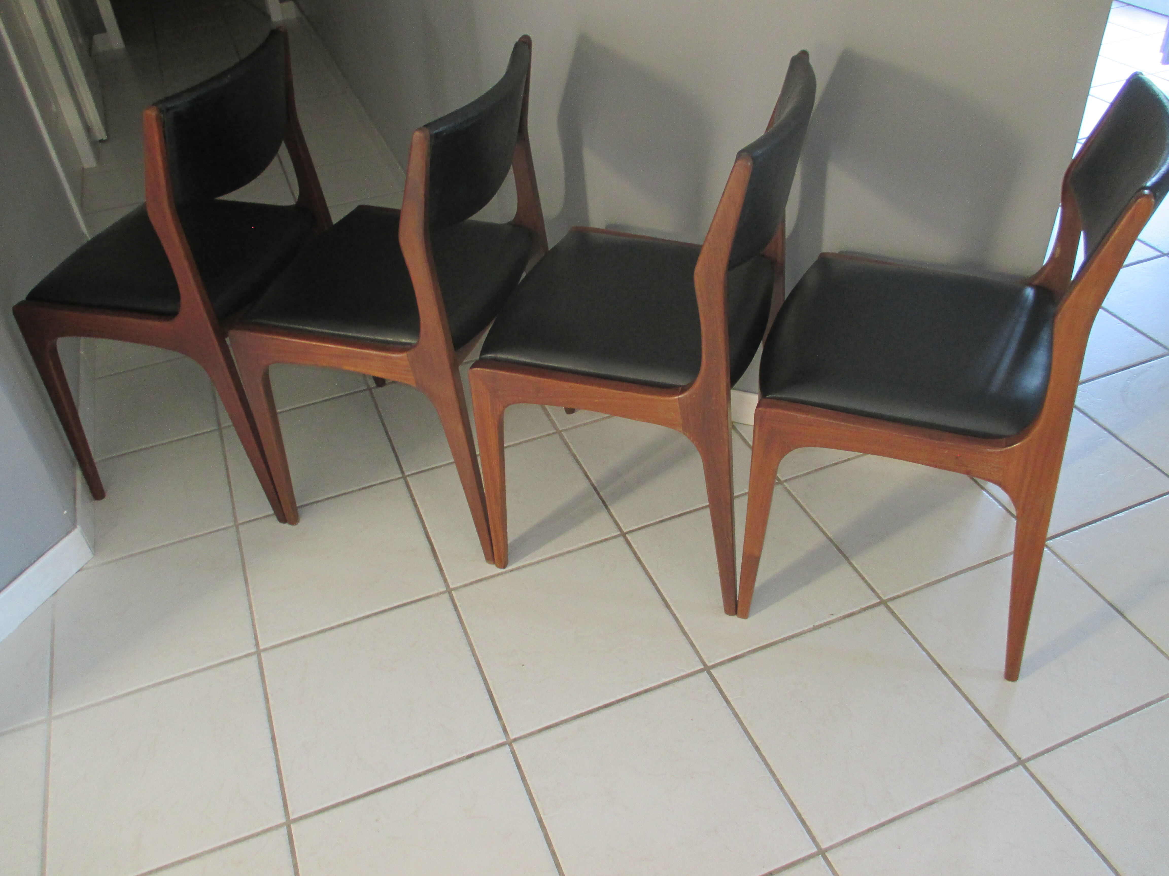 Suite 4 chaises scandinave vintage teck