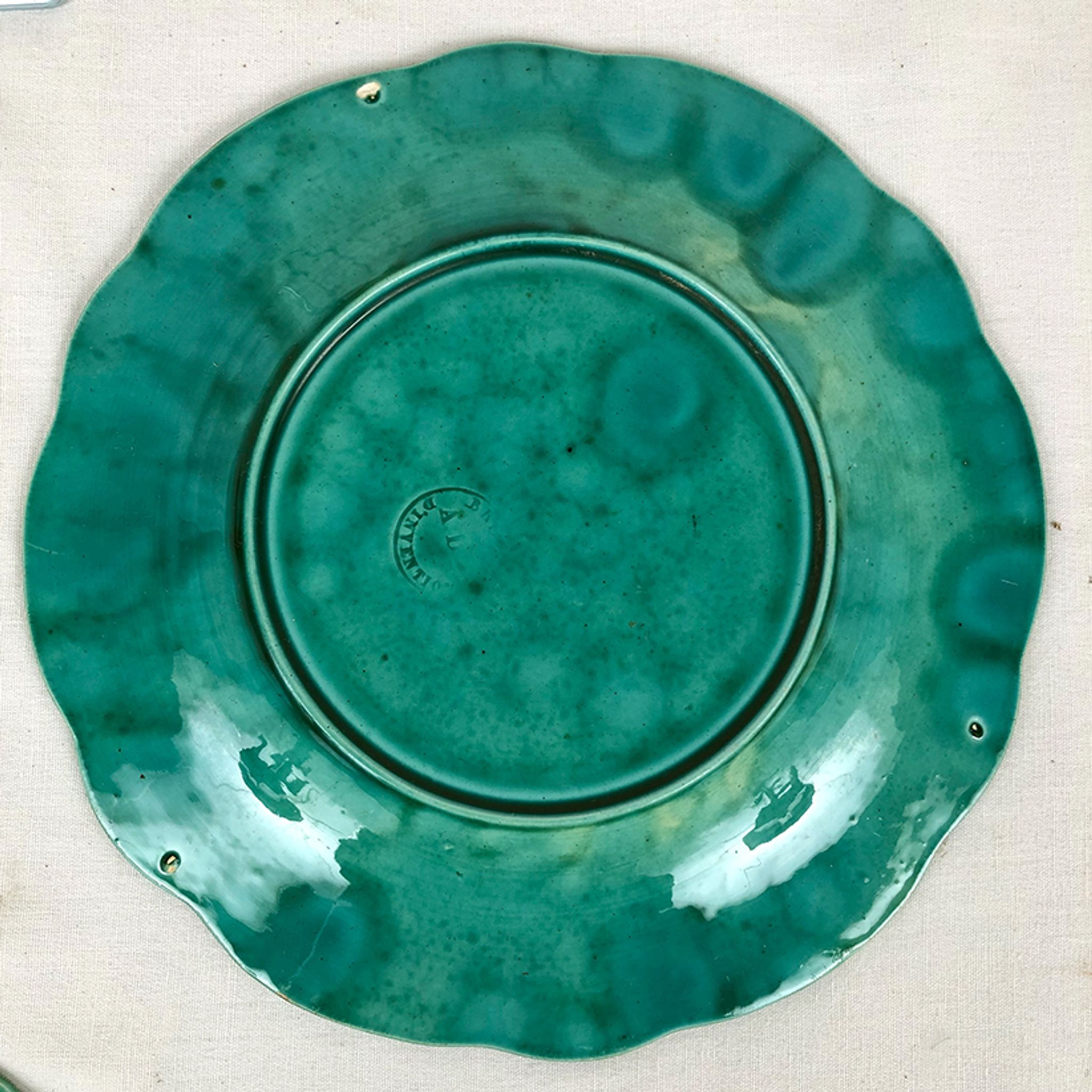 Série de six assiettes chantournées émaux de Rubelles, milieu XIXe