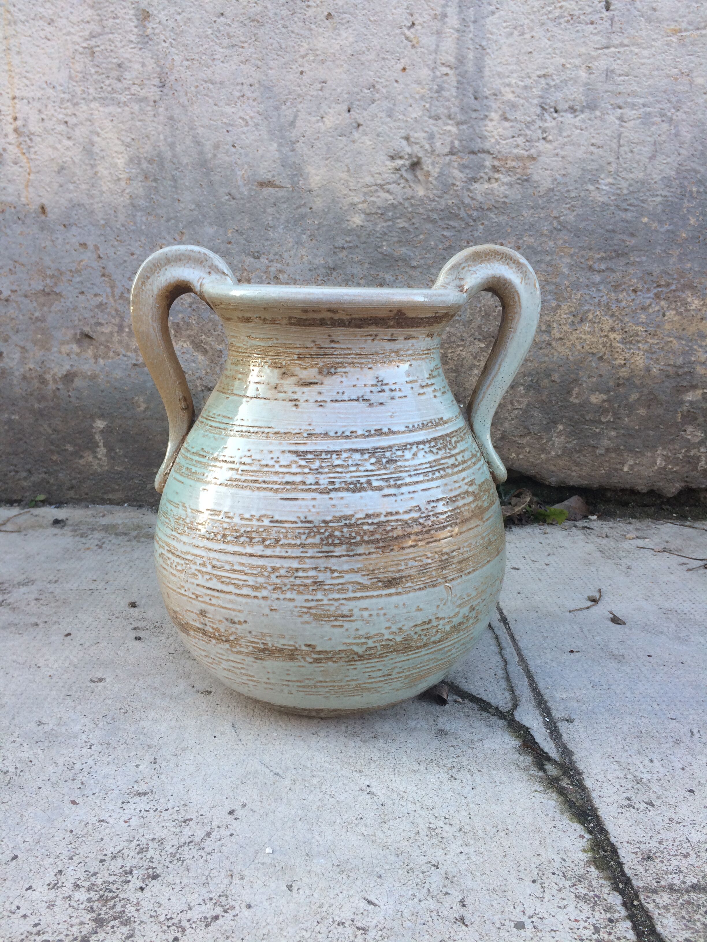 Jar or vase in blue earth 33 x 29 cm
