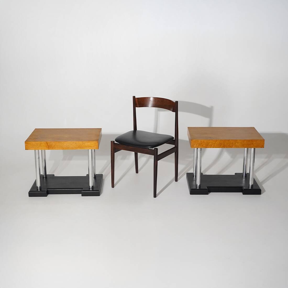 Paire de tabourets en érable œil de perdrix et métal chromé, années 1930
