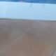 Long modern coffee table in glass and off-white metal - as new.