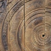 Plafond en bois sculpté