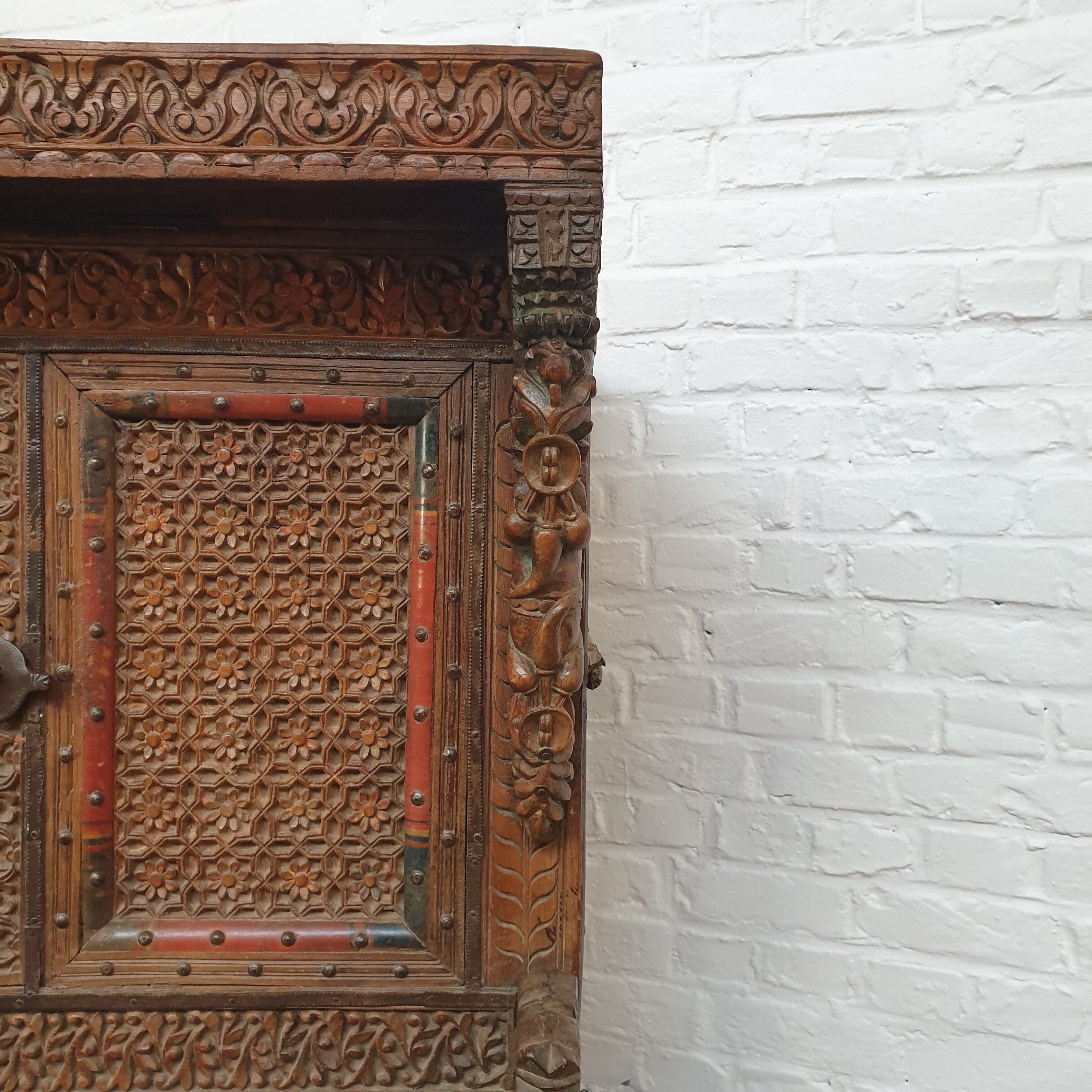Indian wooden sideboard sculpture