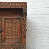 Buffet indien en bois sculpté