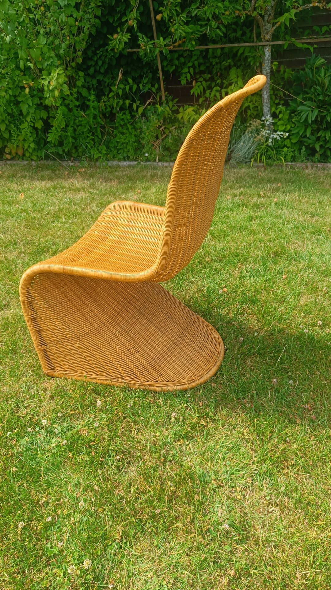 Vintage rattan chairs – cantilever design in the style of Panton – 1970s