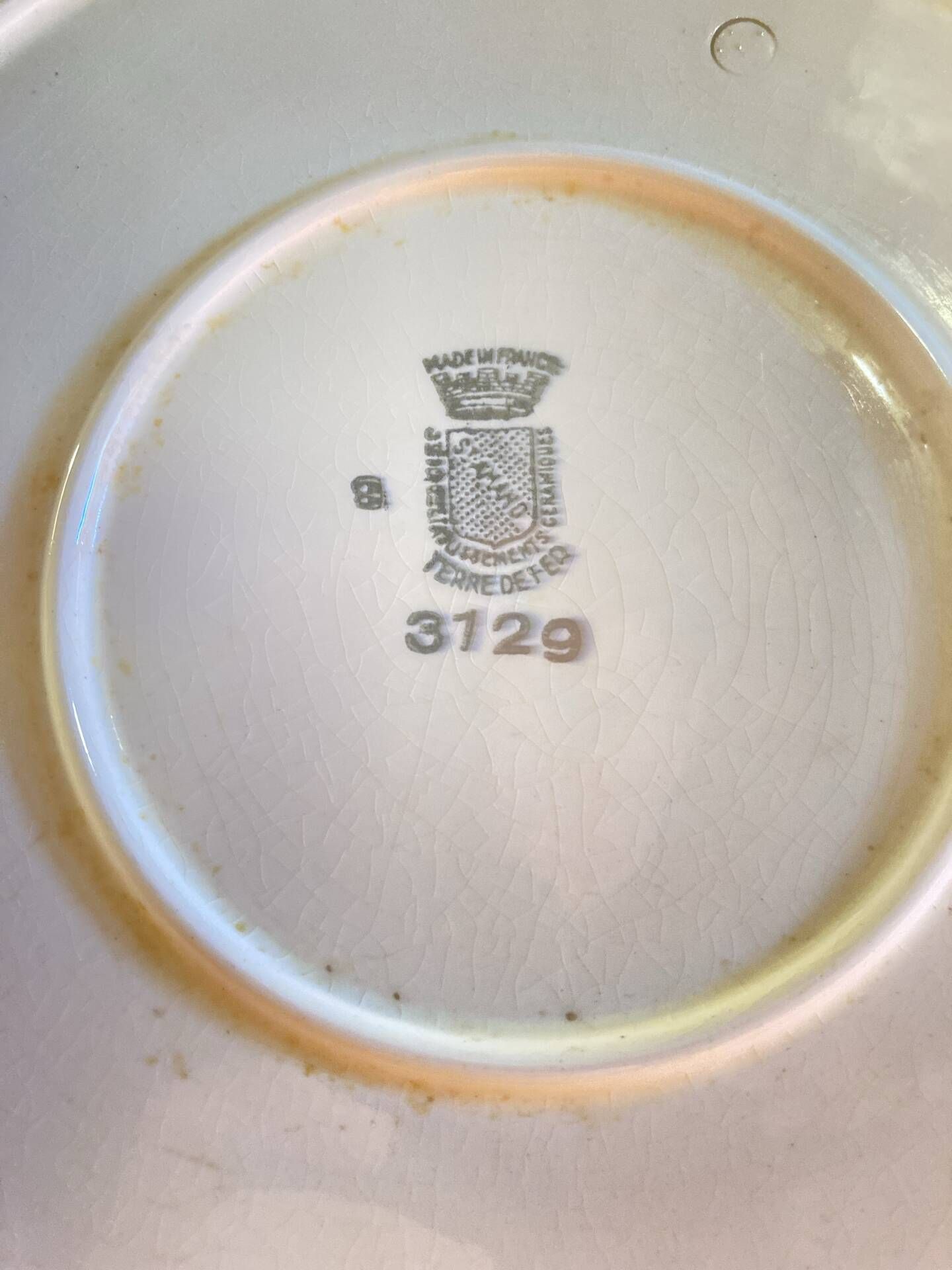 Assiette de service terre de fer Saint Amand