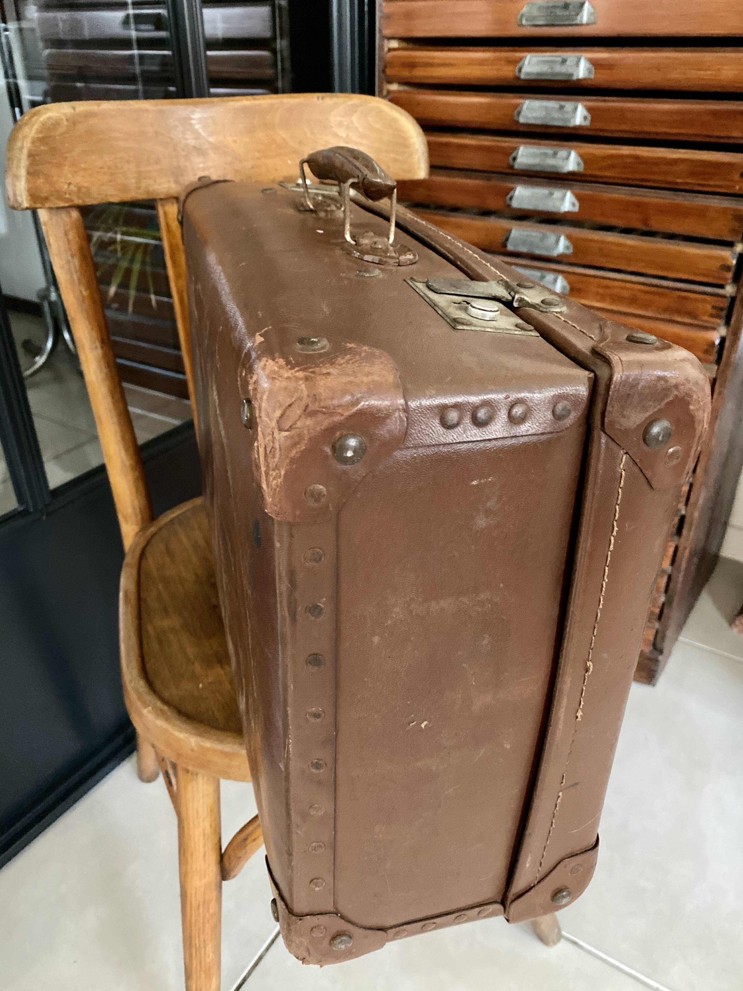 Former vintage suitcase "La Mondiale"