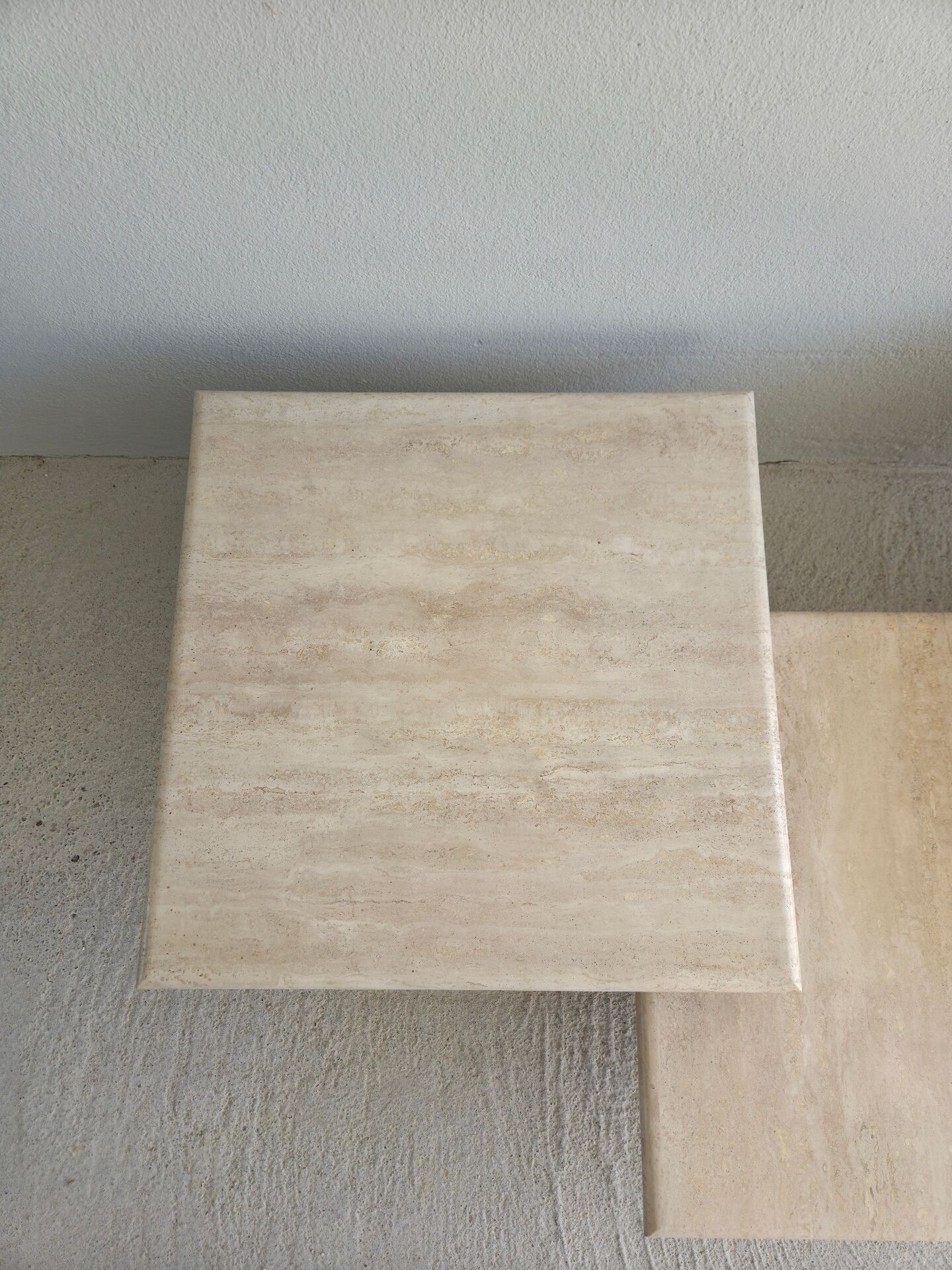 Tables gigognes- basses travertin 1970