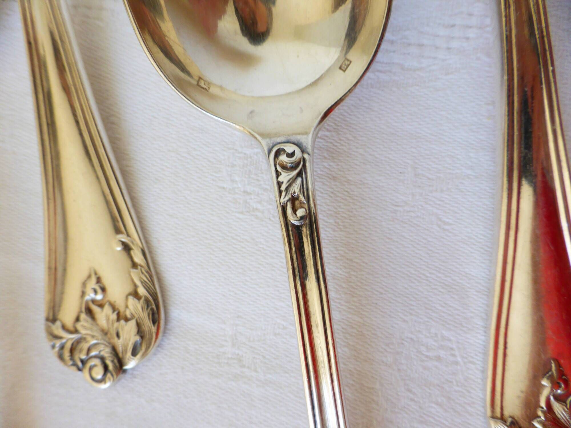 10 silver-plated metal soup spoons, hallmarked 2106225