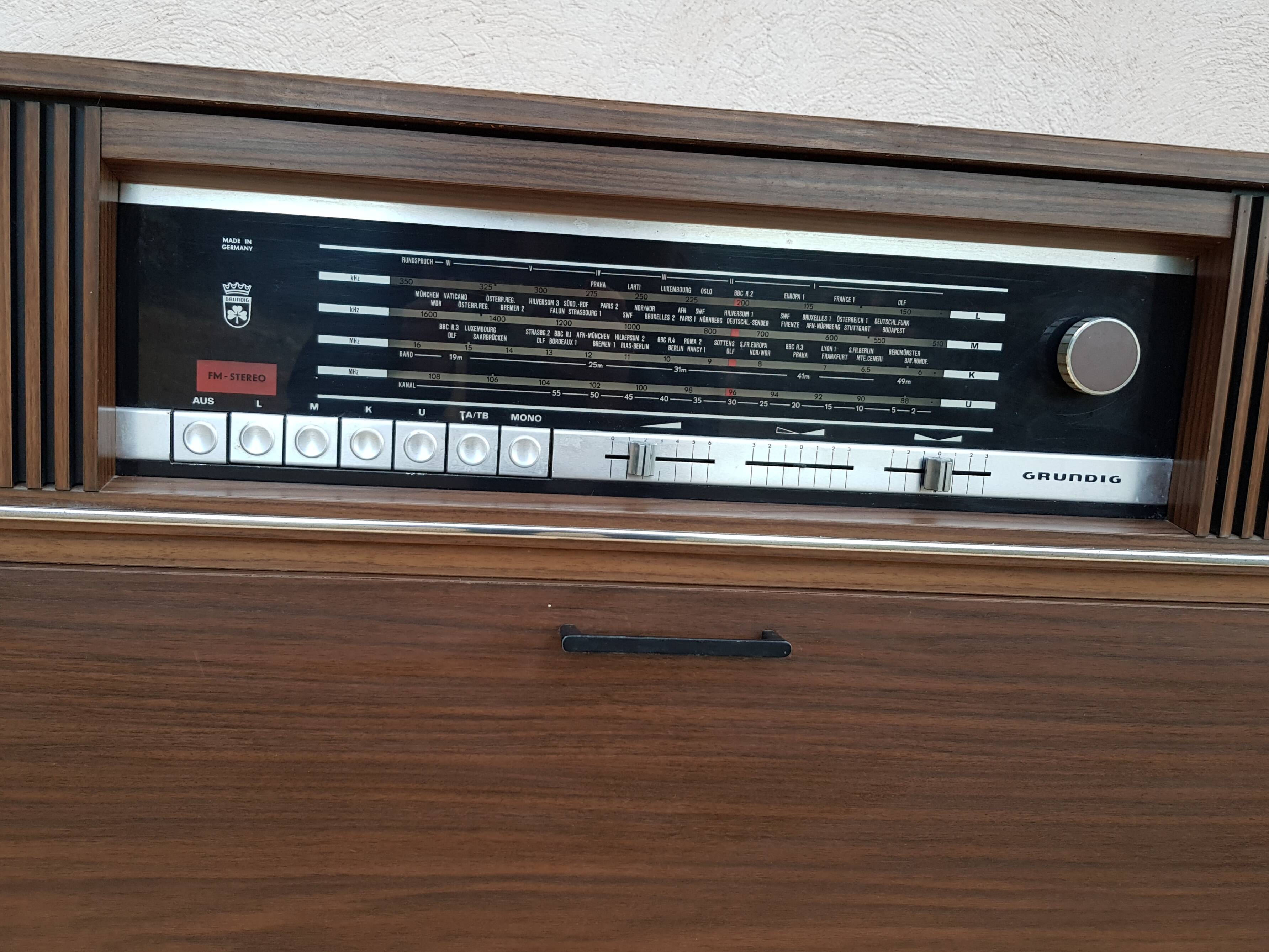 Radio turntable Grunding 60s furniture