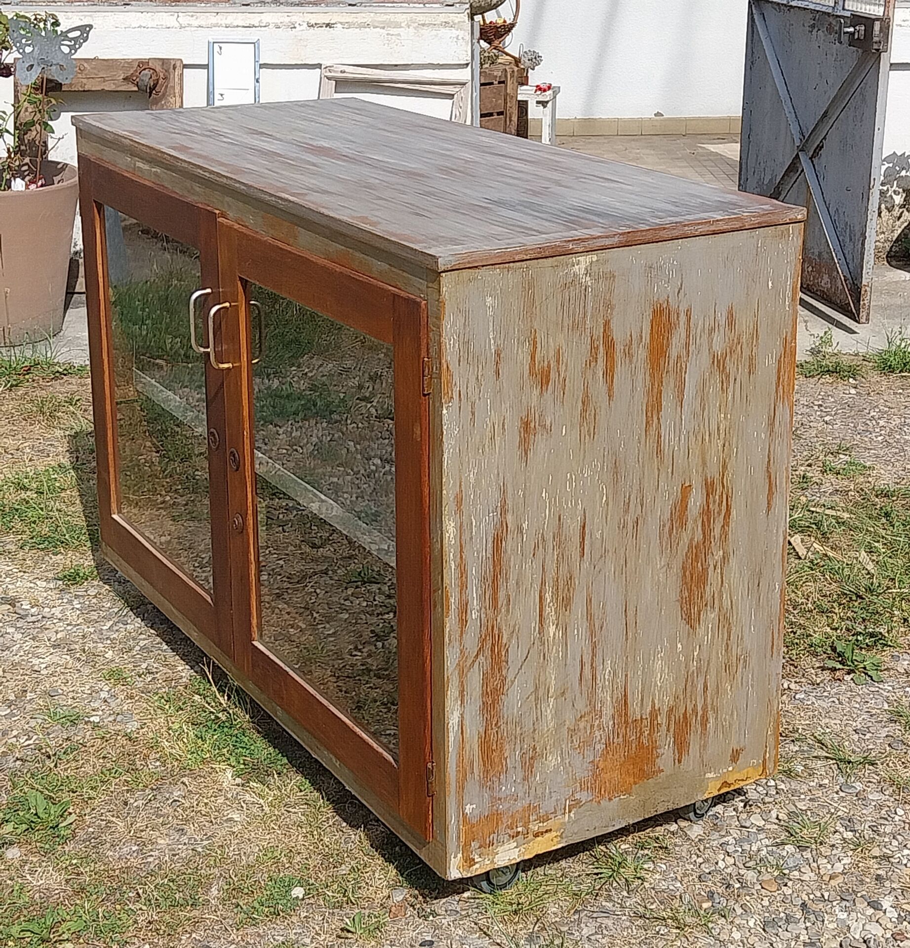 Glass cabinet