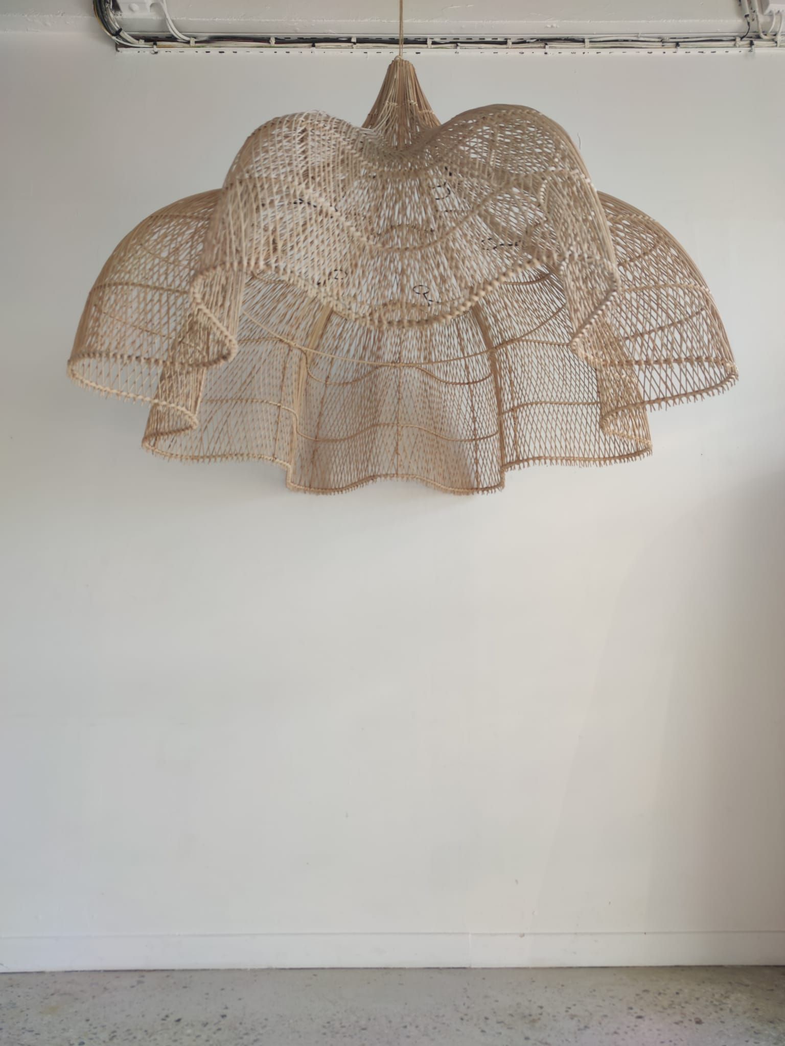 Huge rattan suspension in the shape of a corolla H:1m; D: 1m50