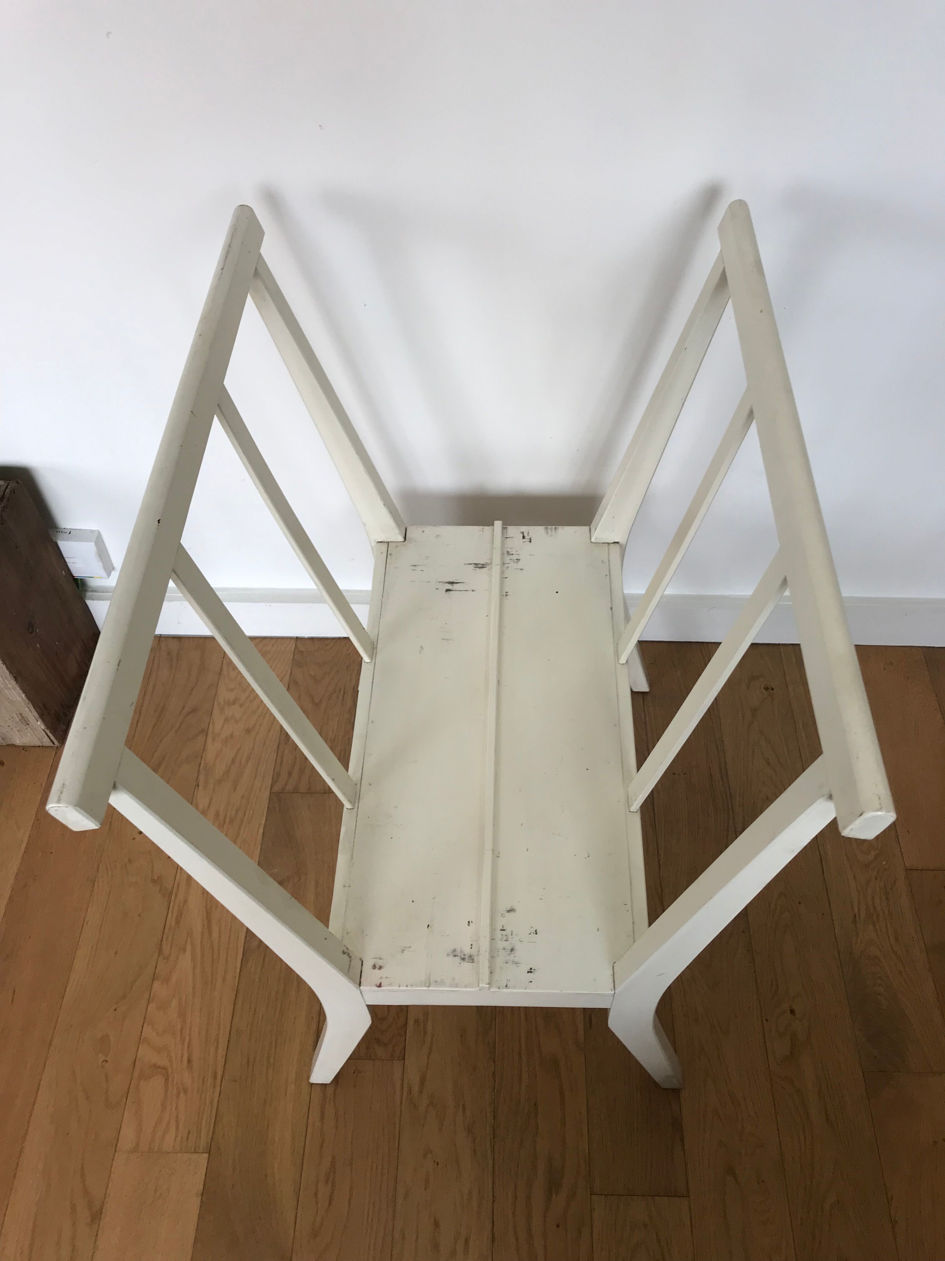 Cardboard door with wooden drawings