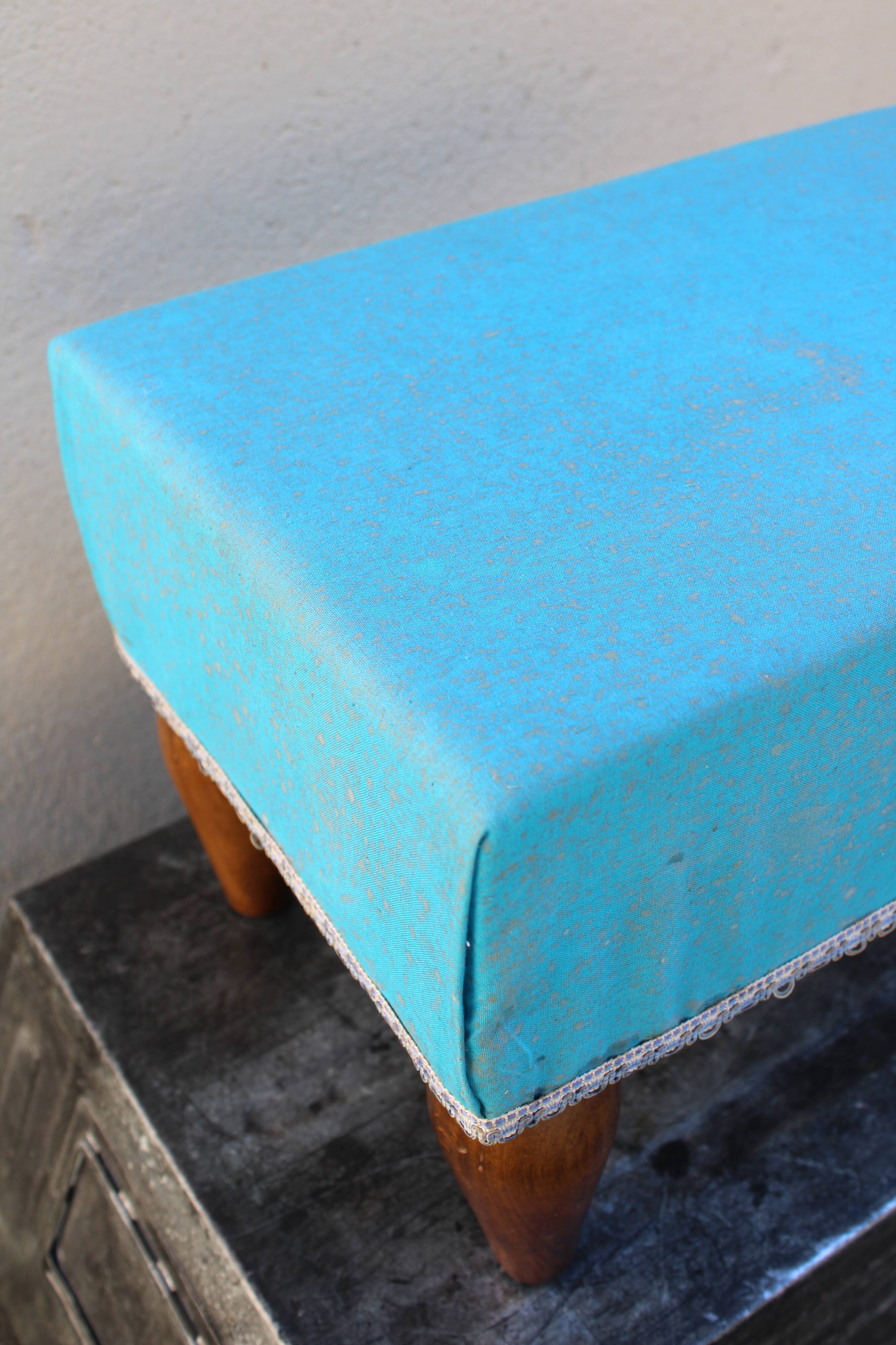 Repose-pieds bois et tissu bleu