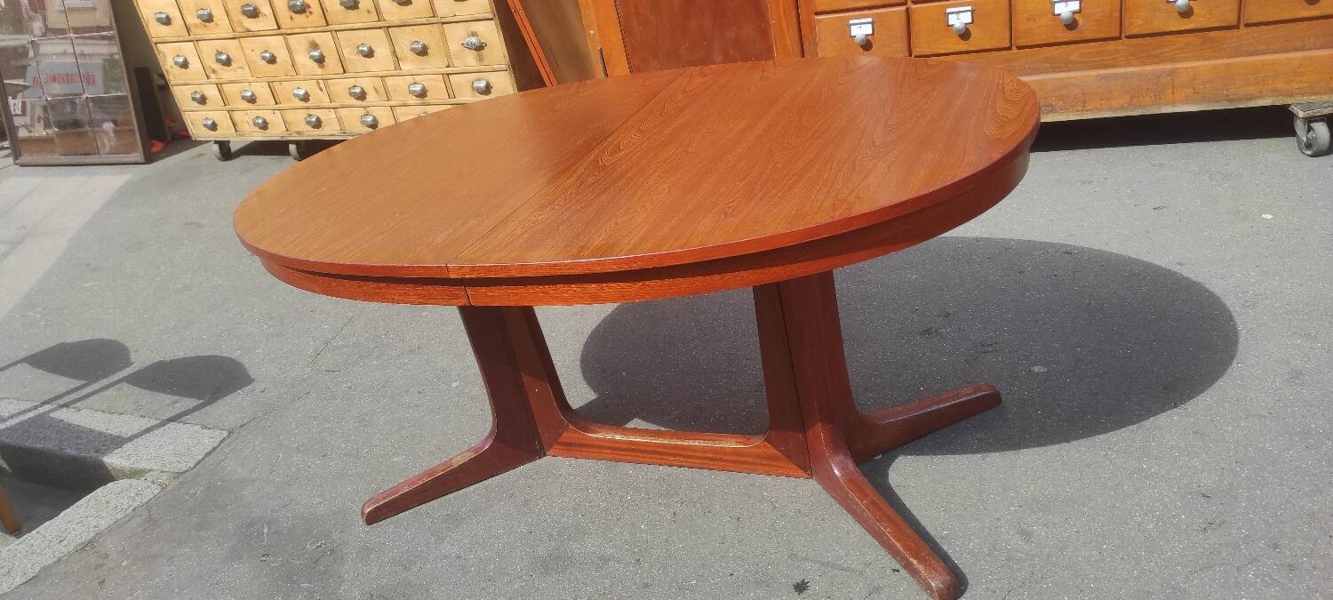 Baumann vintage Scandinavian style oval table with extension