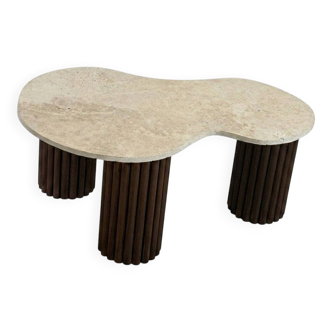 "Pear" coffee table in travertine and fluted wood | dark oak | 3 legs