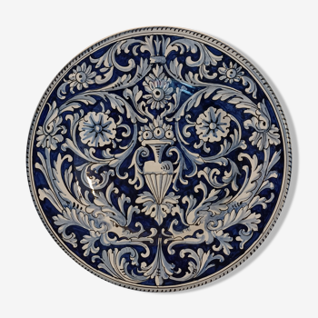 Decorative plate in white blue decoration