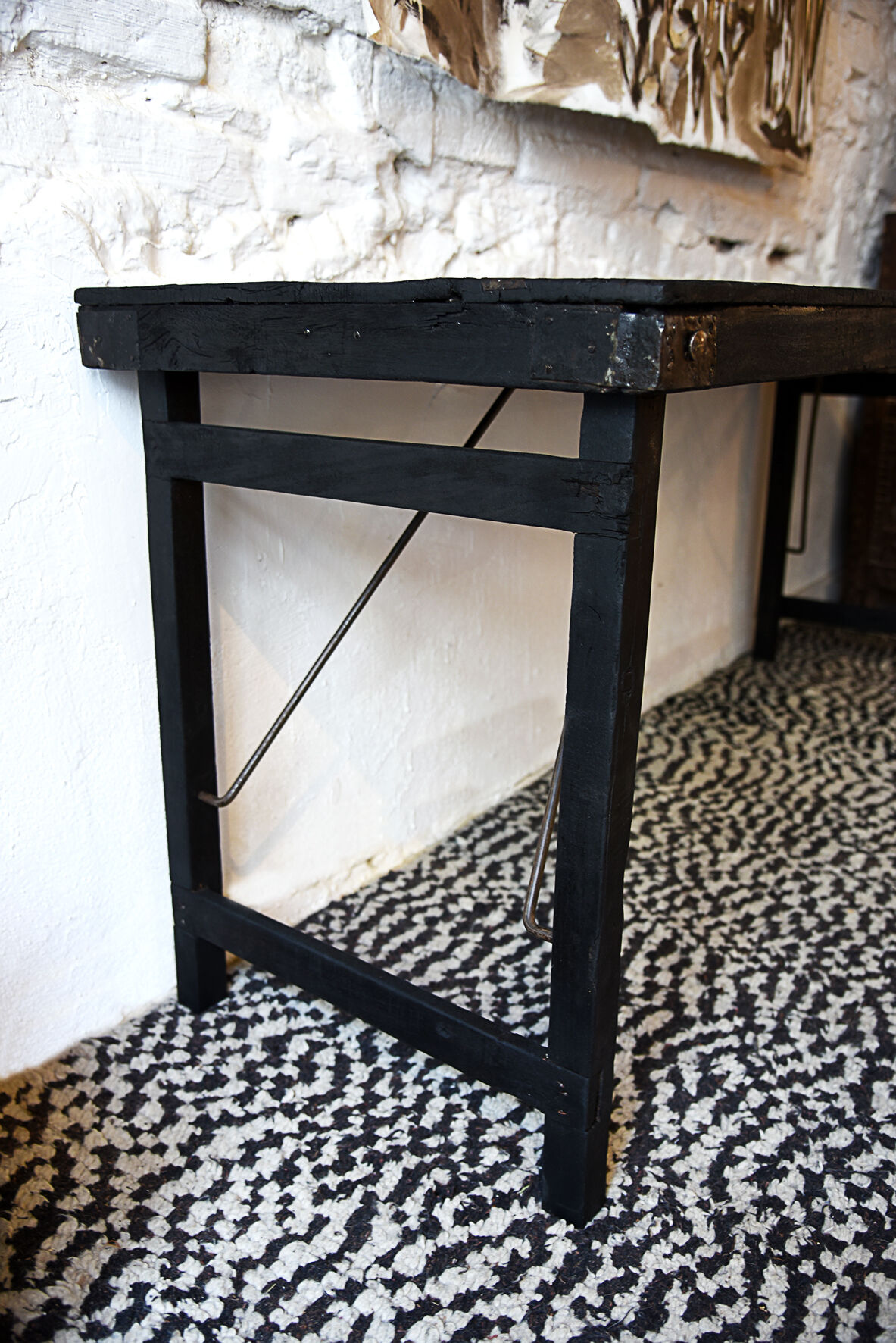 Burnt wood finish table / shou-sugi-ban