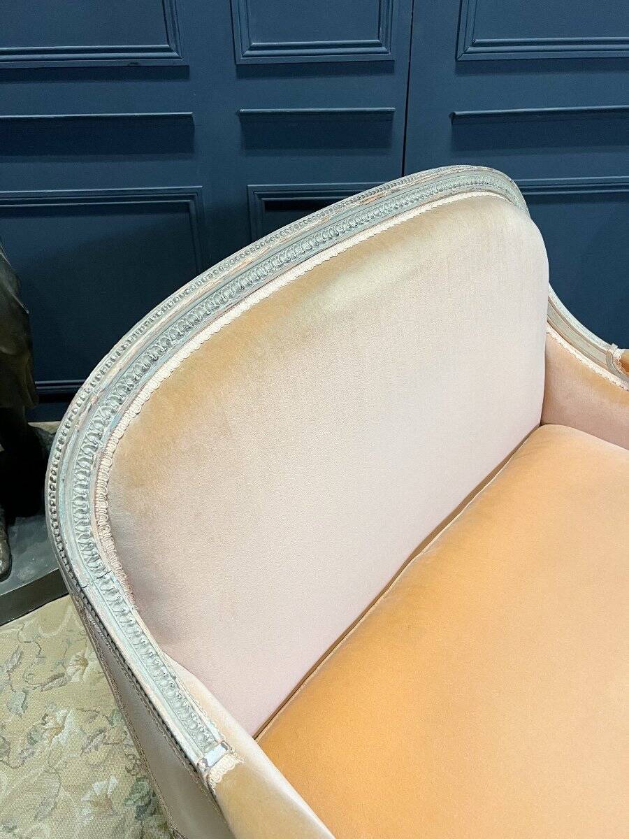 Marquise / Small Sofa From the Napoleon III Period in Painted Wood, Finely Carved - 19th Century