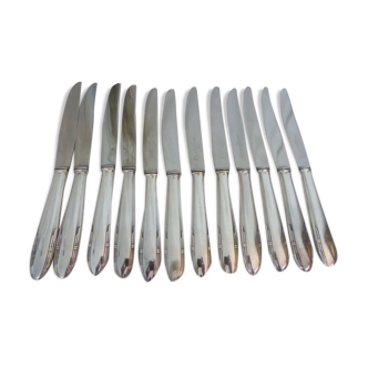 12 couteaux en métal argenté