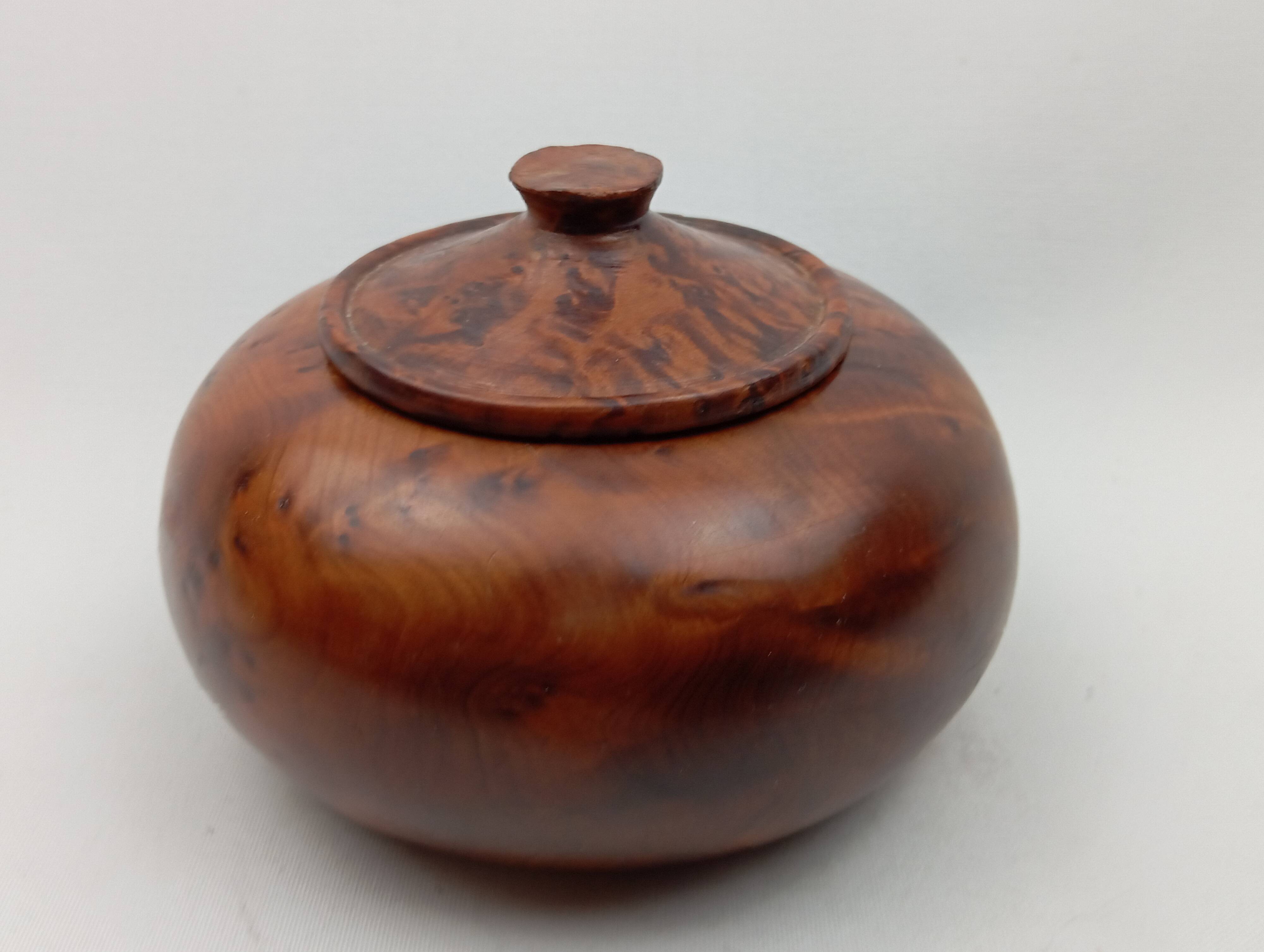 Tobacco box pot snuffbox in olive wood
