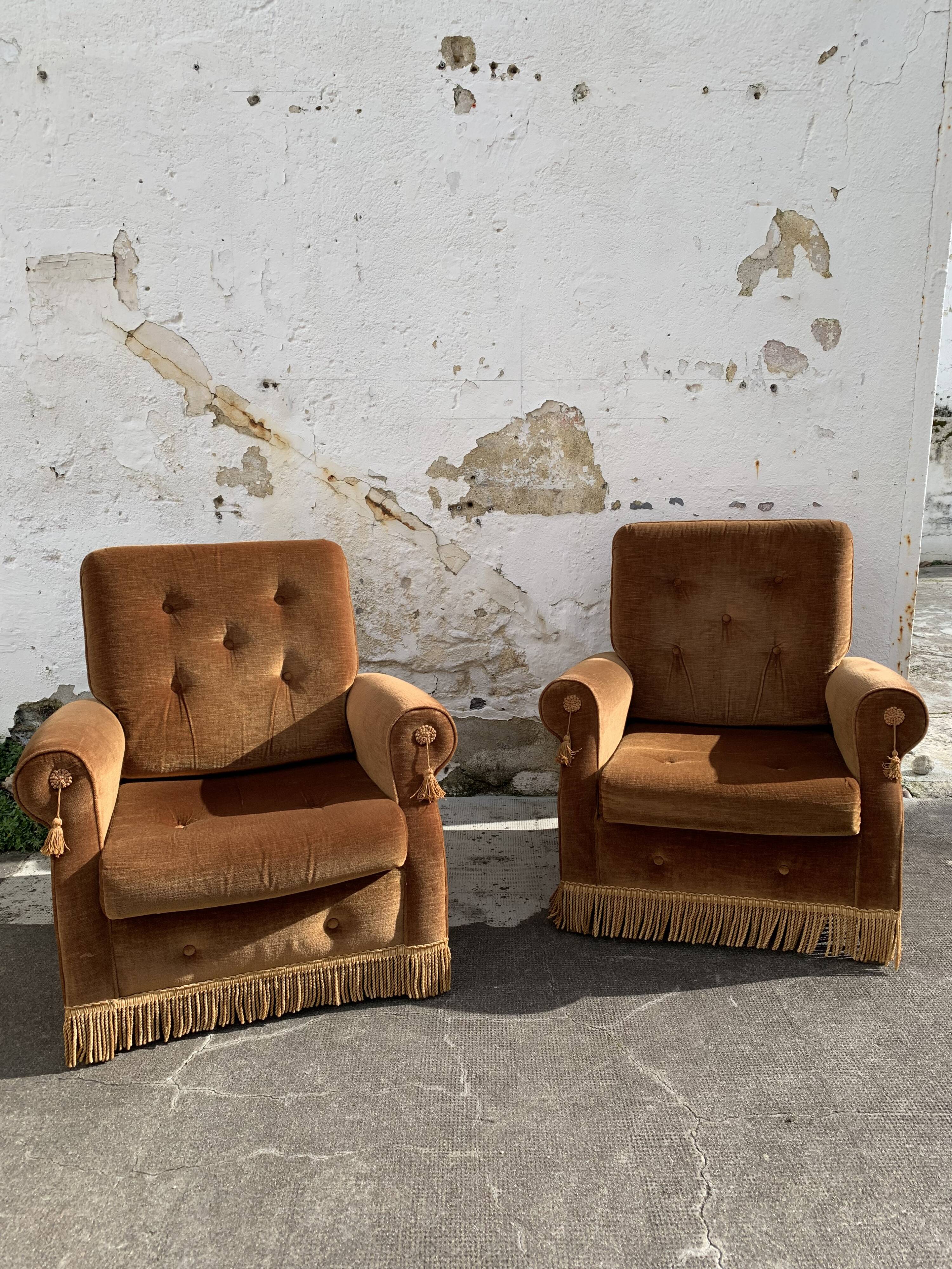 Pair of toad armchairs in old gold velvet