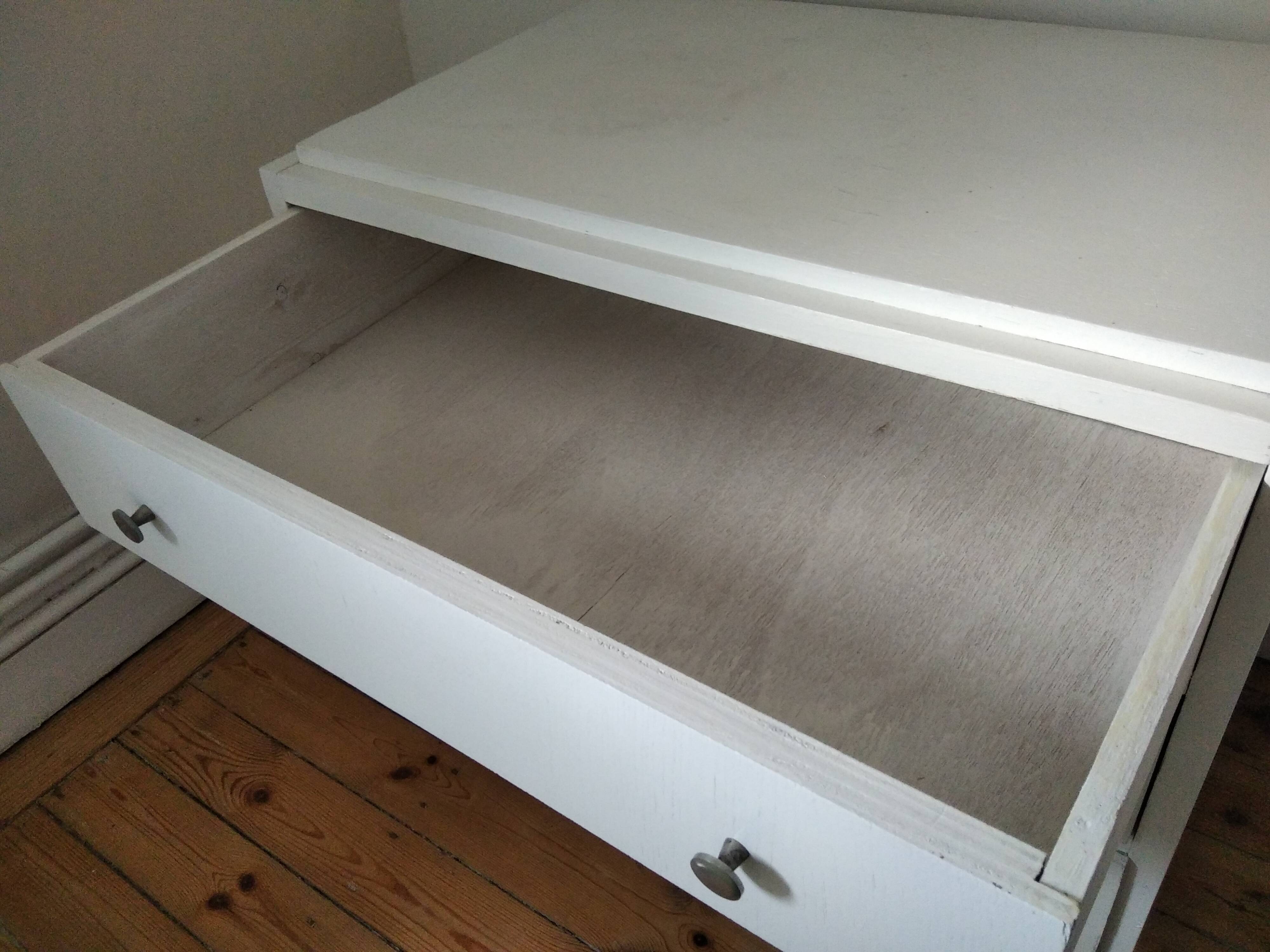 White dresser 3 pine drawers