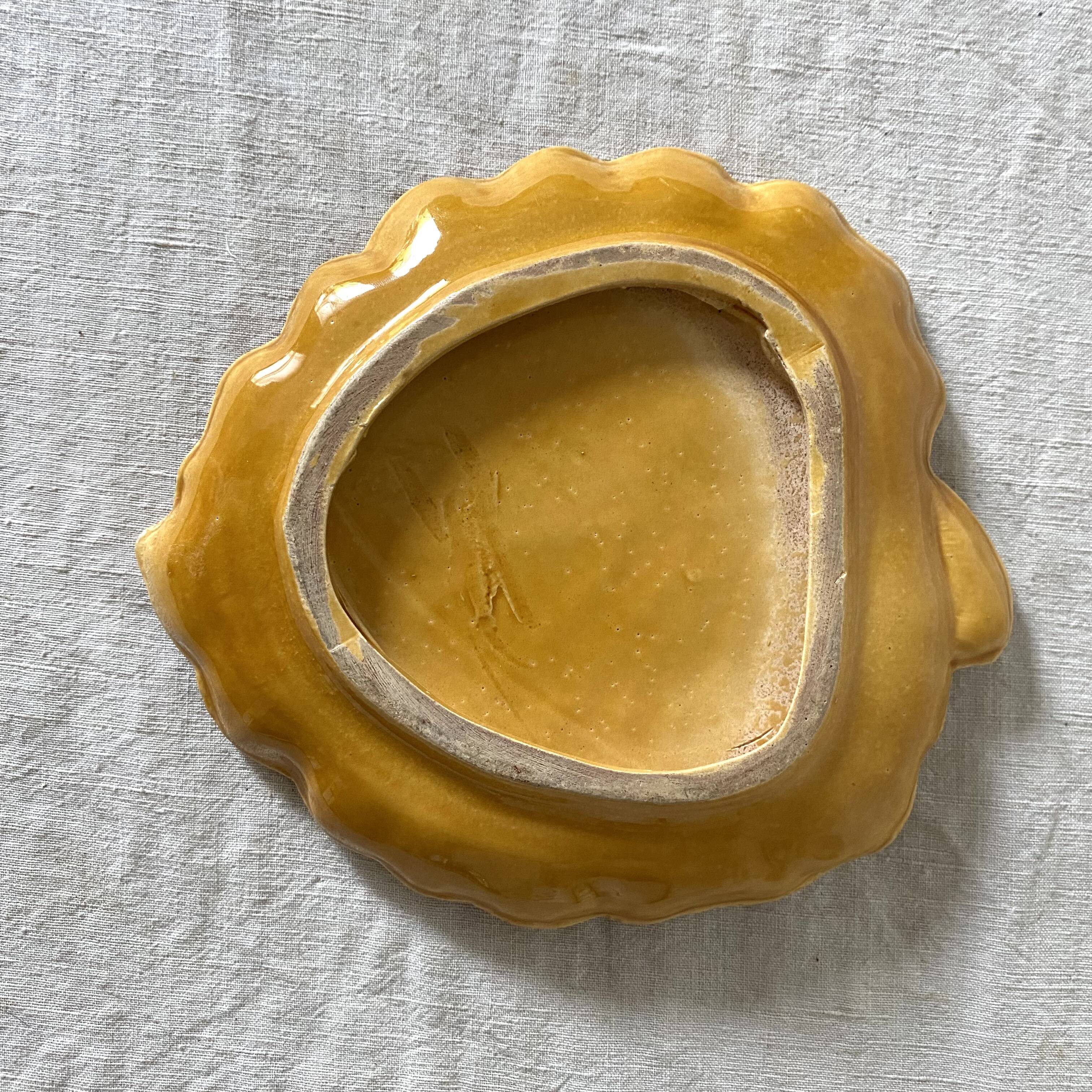 Ceramic leaf pocket emptier