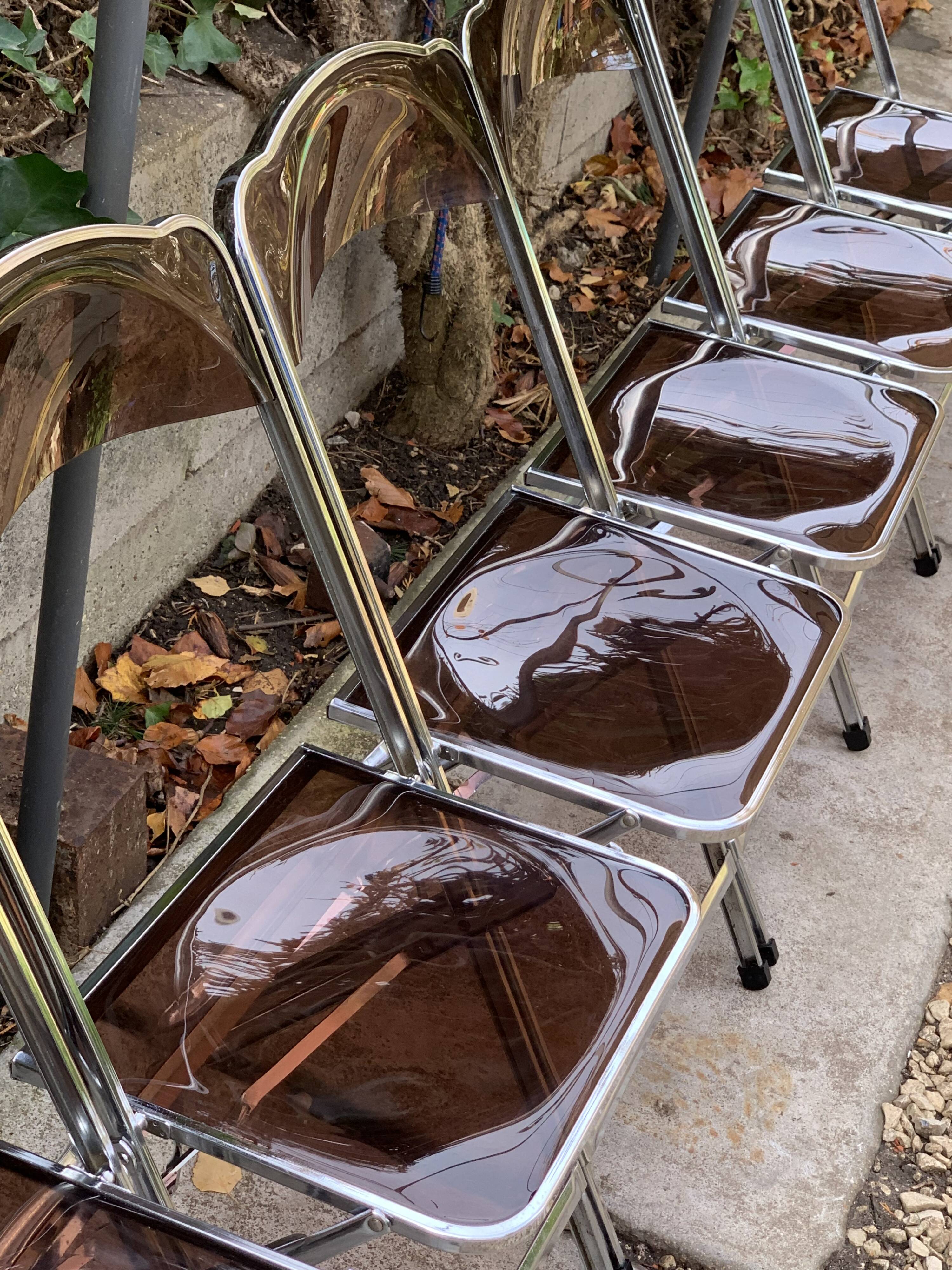 6 chaises pliantes en Plexiglas fumé et métal chrome Chaisor 1970