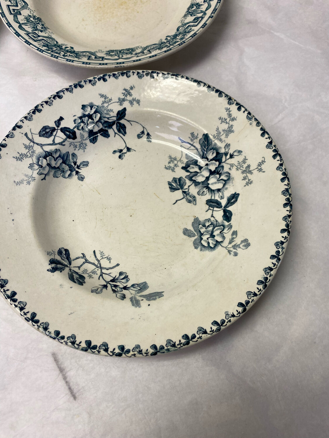 Set of 4 old hollow plates