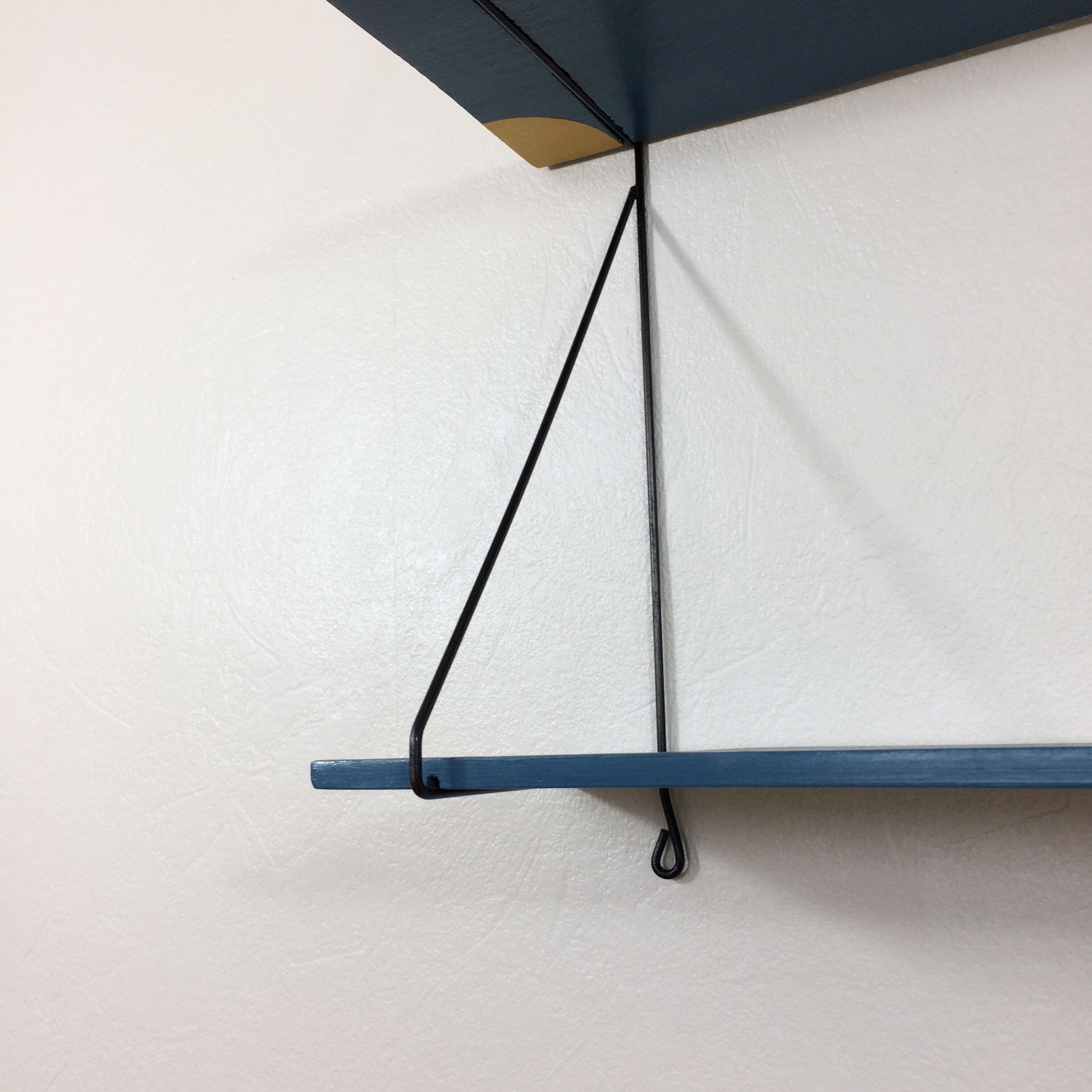 Shard string and gold