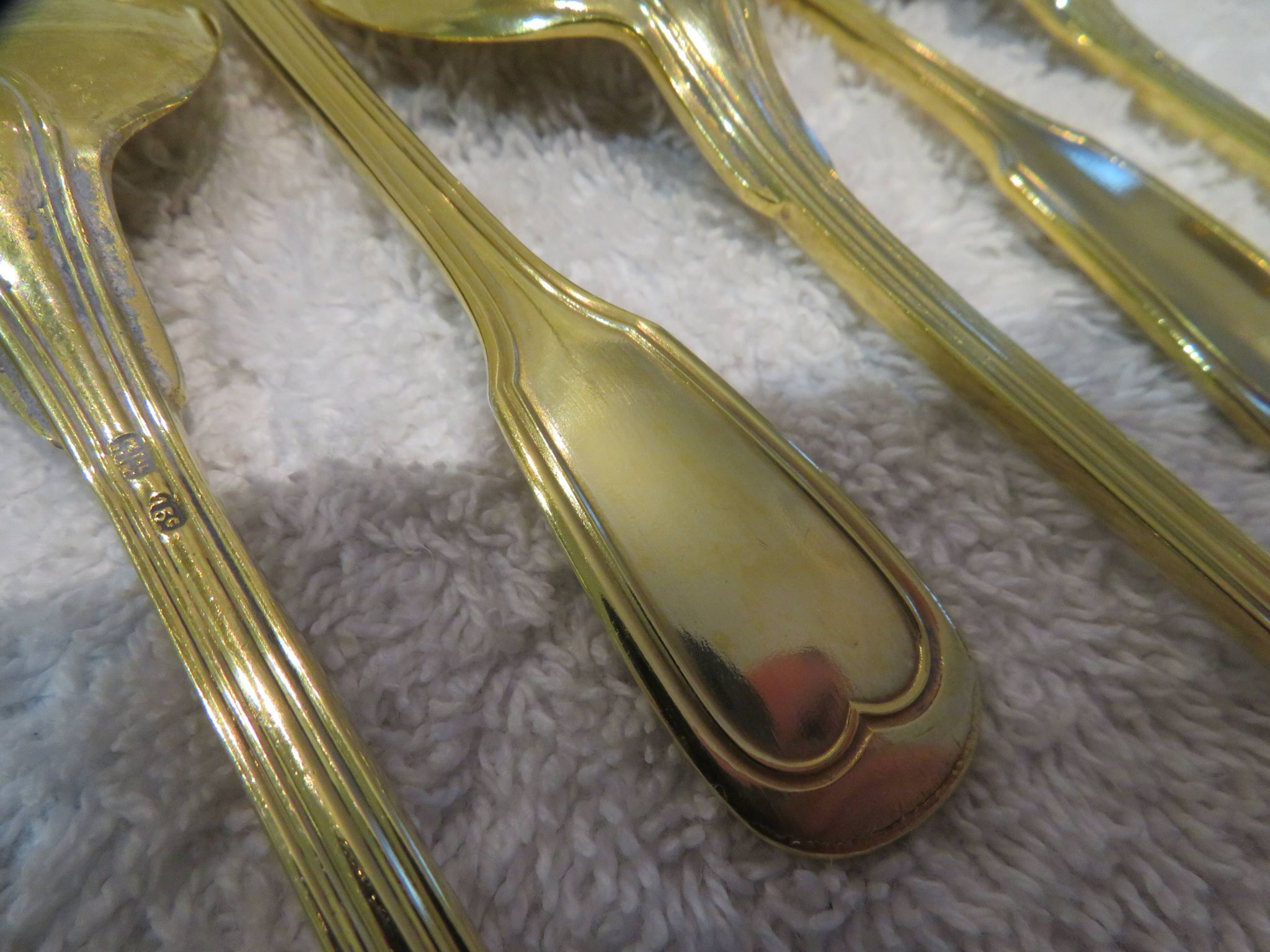 12 gold metal ice cream scoops with net decoration 14.6cm