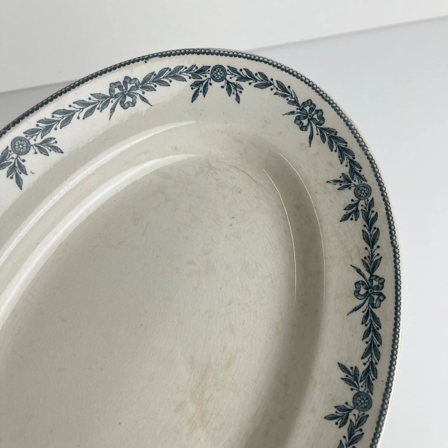 Large oval ironstone dish model "Laurels" by Moulins des Loups - Hamage, 1900