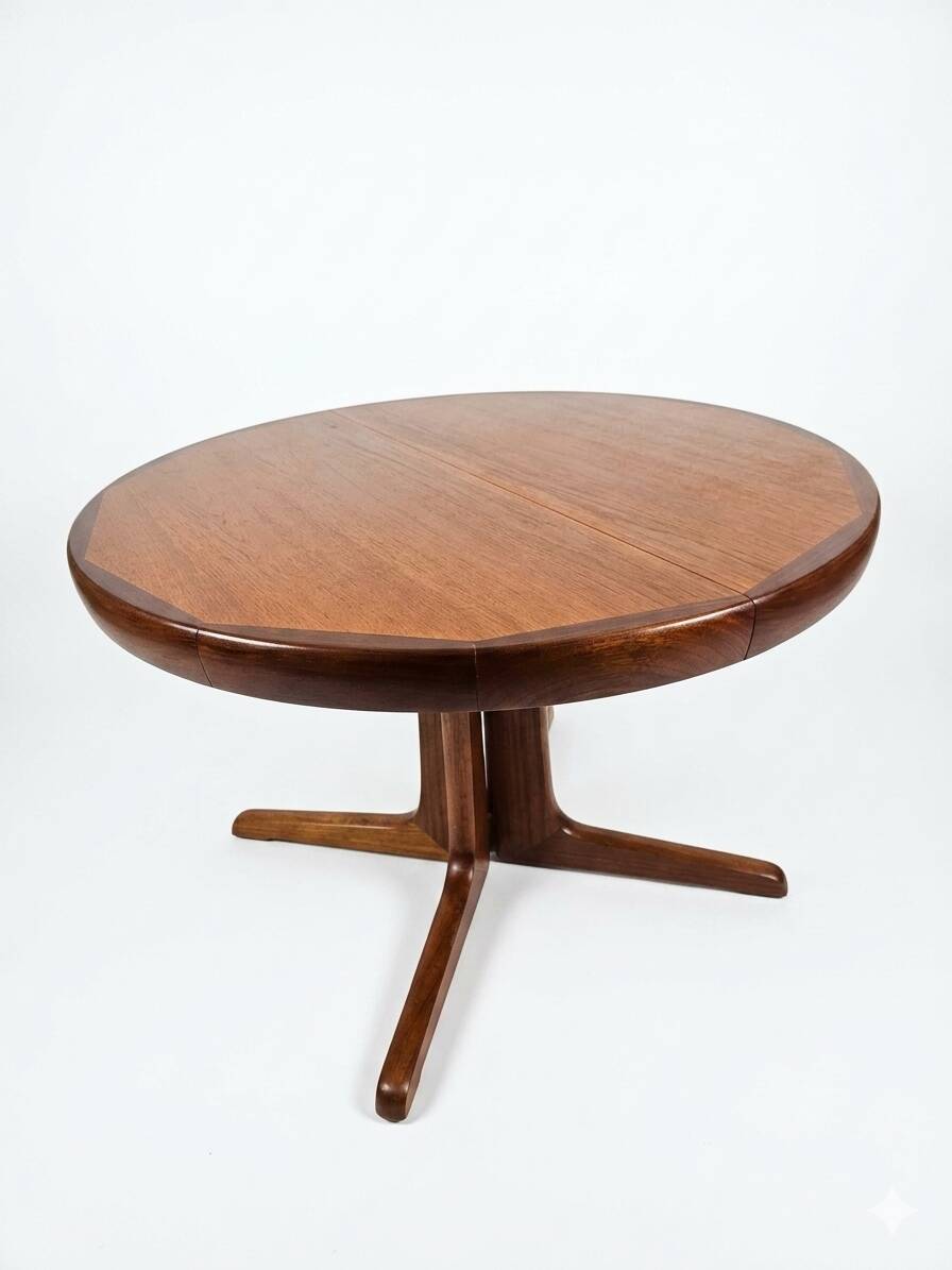 Baumann extendable table in teak from the 1960s.