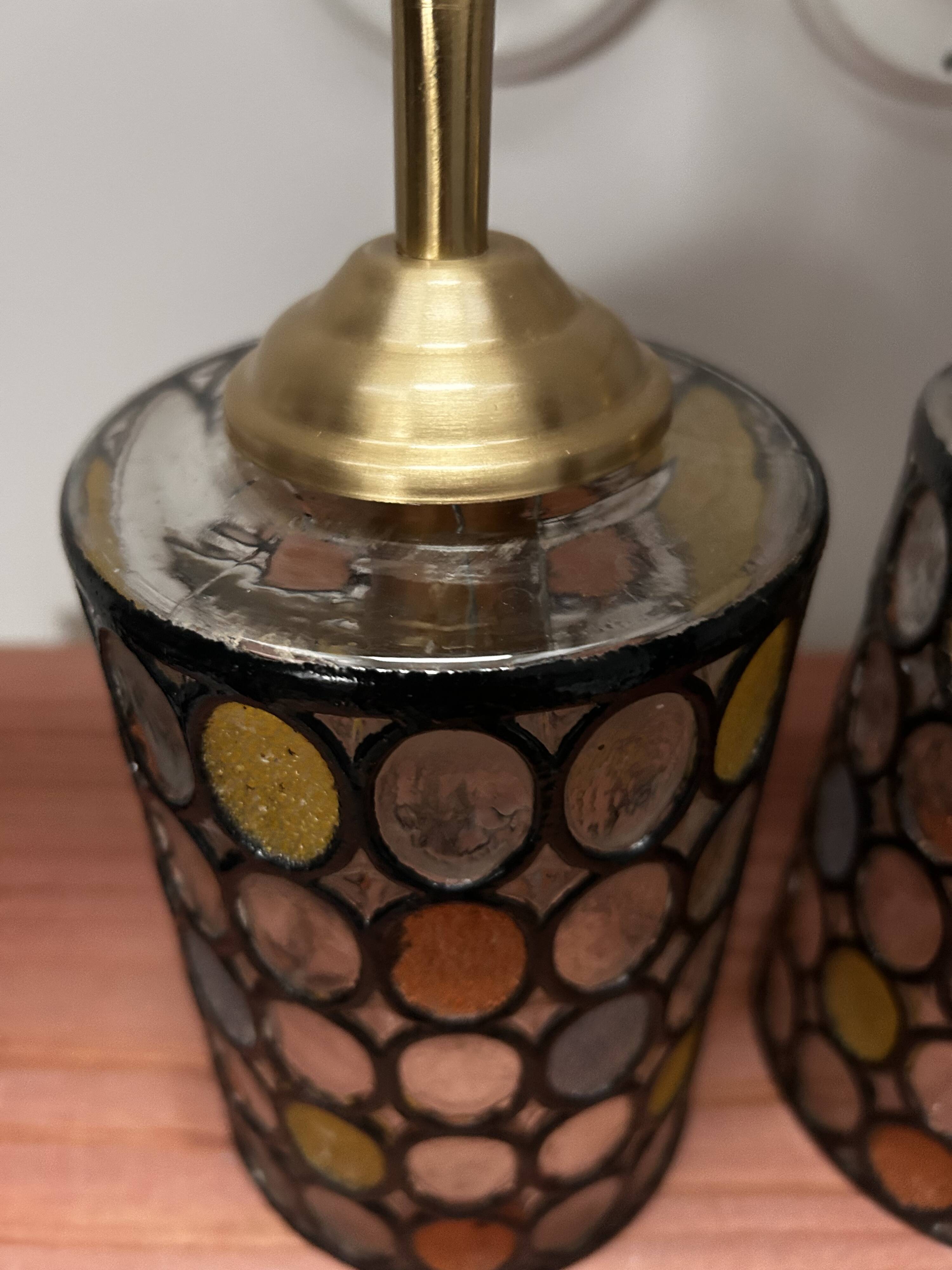 Paire d’appliques murales en verre vitrail