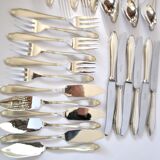DEETJEN 30-piece modernist cutlery set with scalloped edges