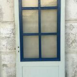 Double door facing a small tile