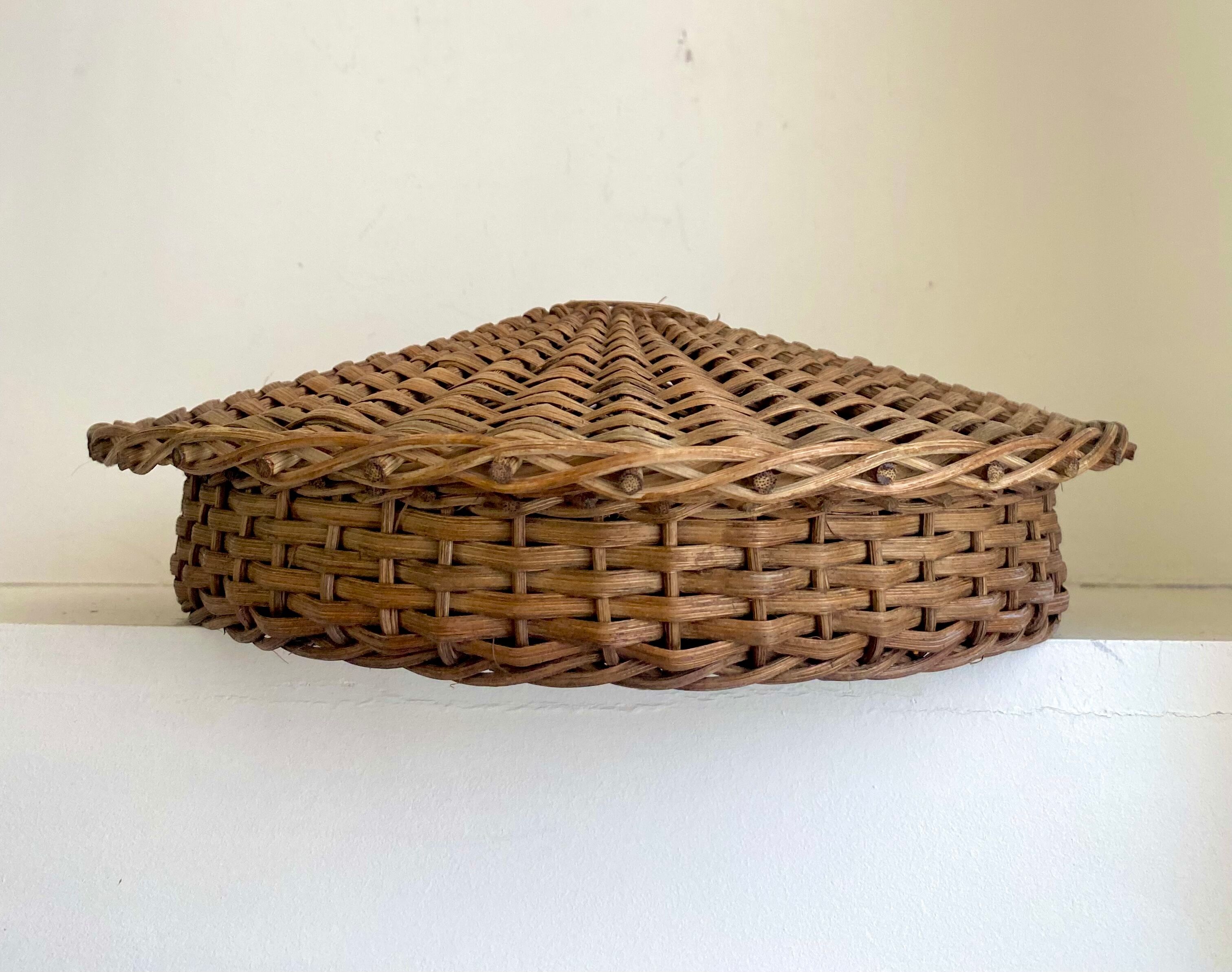 Rattan box with lid