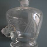 Carafe ancienne en verre soufflé et gravé