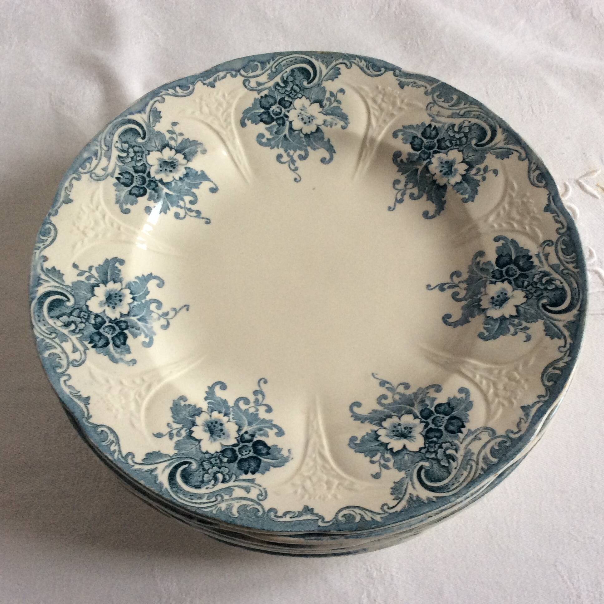 6 flat plates, Longwy, Gobelins model, late 19th century