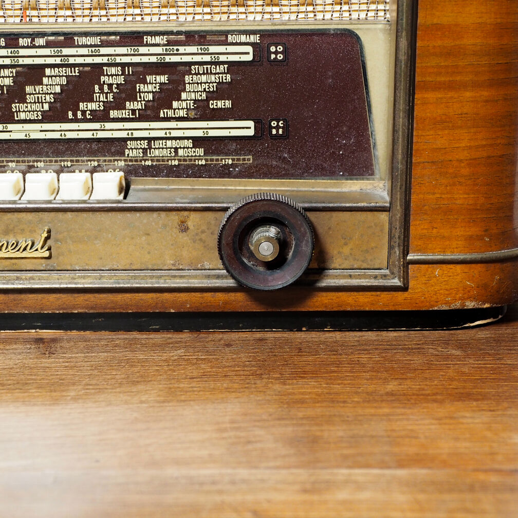 Radio Clement in wood