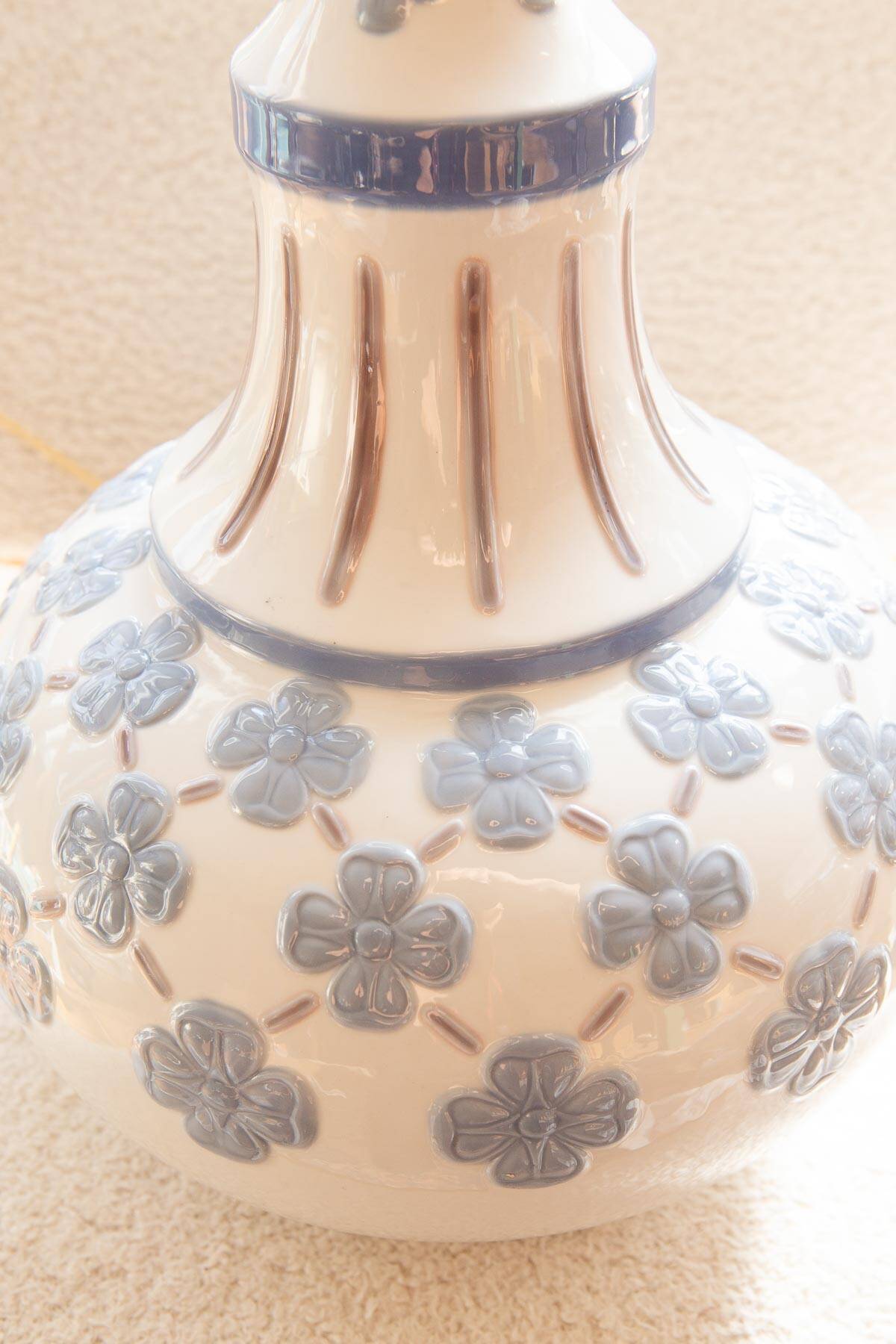 Lladró porcelain table lamp with flowers circa 1960 (44 cm)