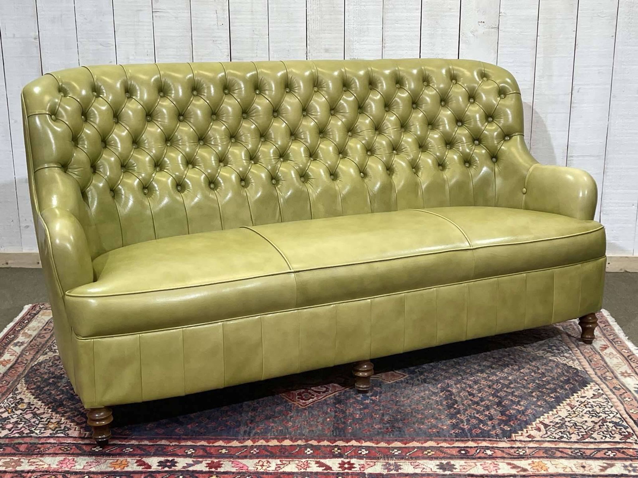 Canapé Chesterfield 3 places en cuir vert olive