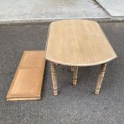 Table à manger ronde volets extensible Louis Philippe décapée en chêne brut