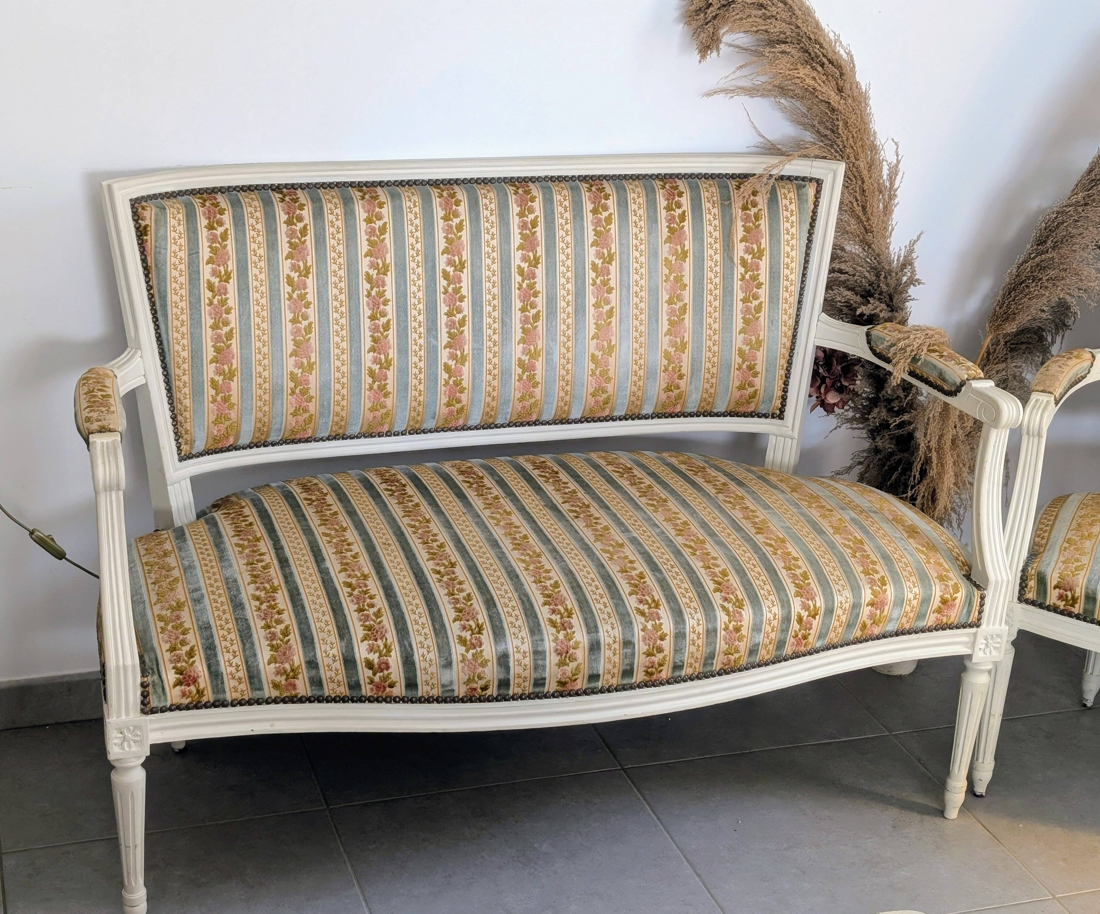 Louis XVI salon: lot of a banquette and two armchairs