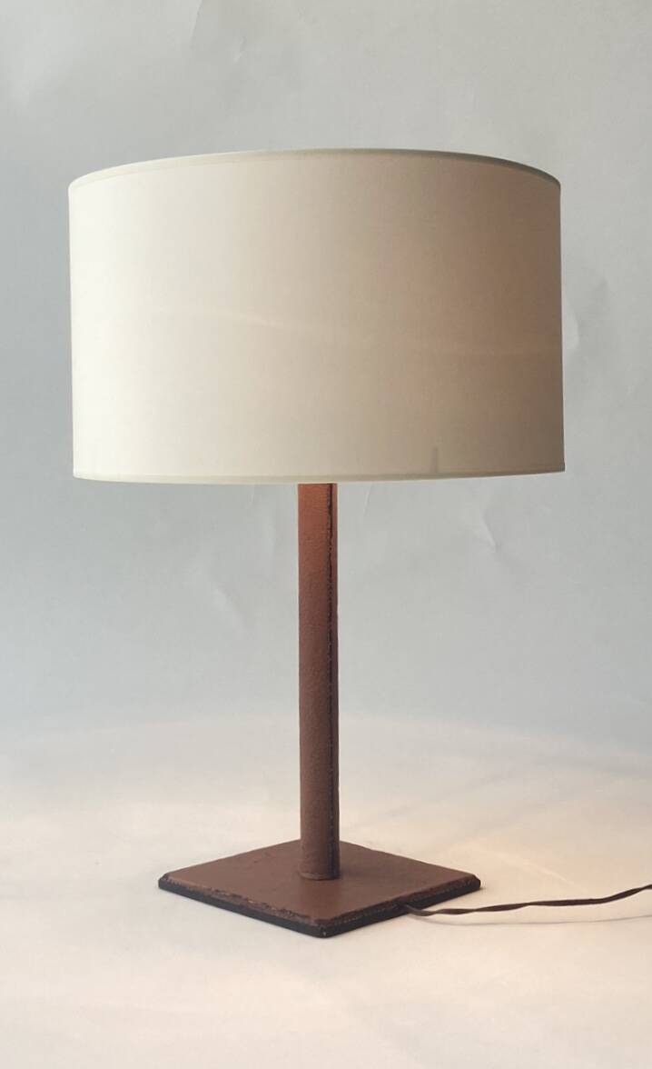 Lampe en cuir piqué sellier 1950 vintage