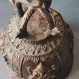 Cloche de temple antique/décor lord ganesh feng-shui. en bronze patiné brune